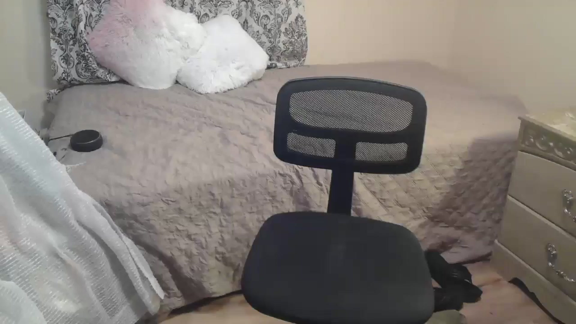 Gallery image thumbnail from Cristinagb's myfreecams stream on, 05/27/2024, 08:33 image 18 of 20