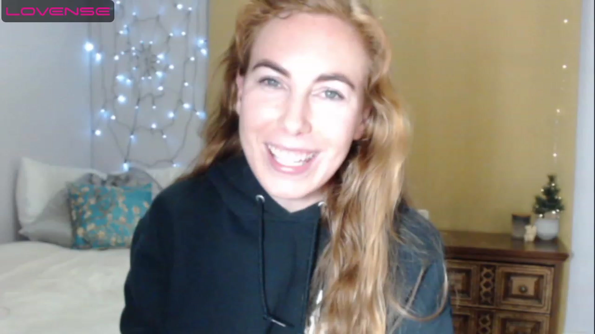 Gallery image thumbnail from CrrimsonKitty's myfreecams stream on, 05/06/2023, 19:11 image 5 of 20