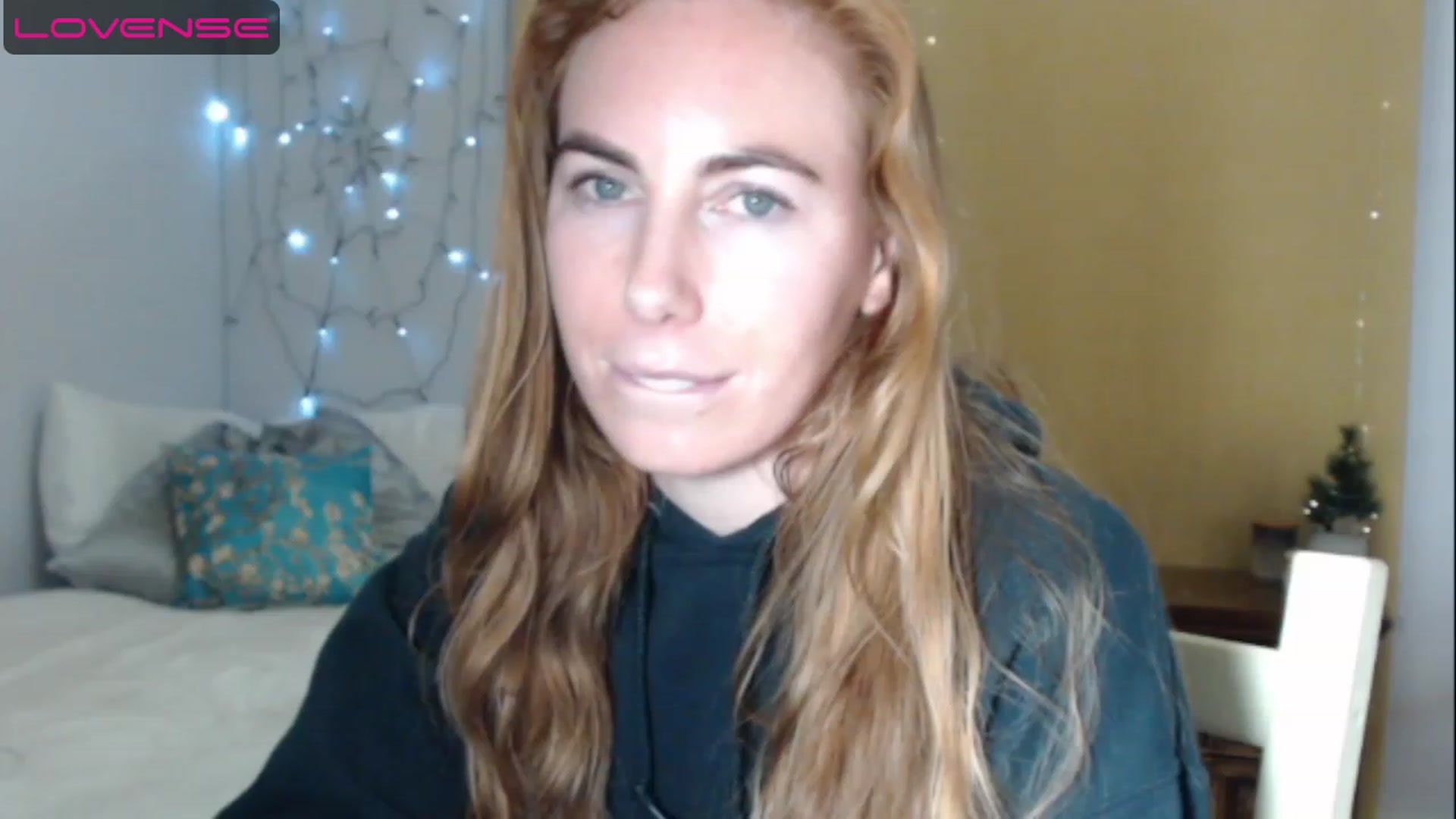 Gallery image thumbnail from CrrimsonKitty's myfreecams stream on, 05/06/2023, 19:11 image 18 of 20