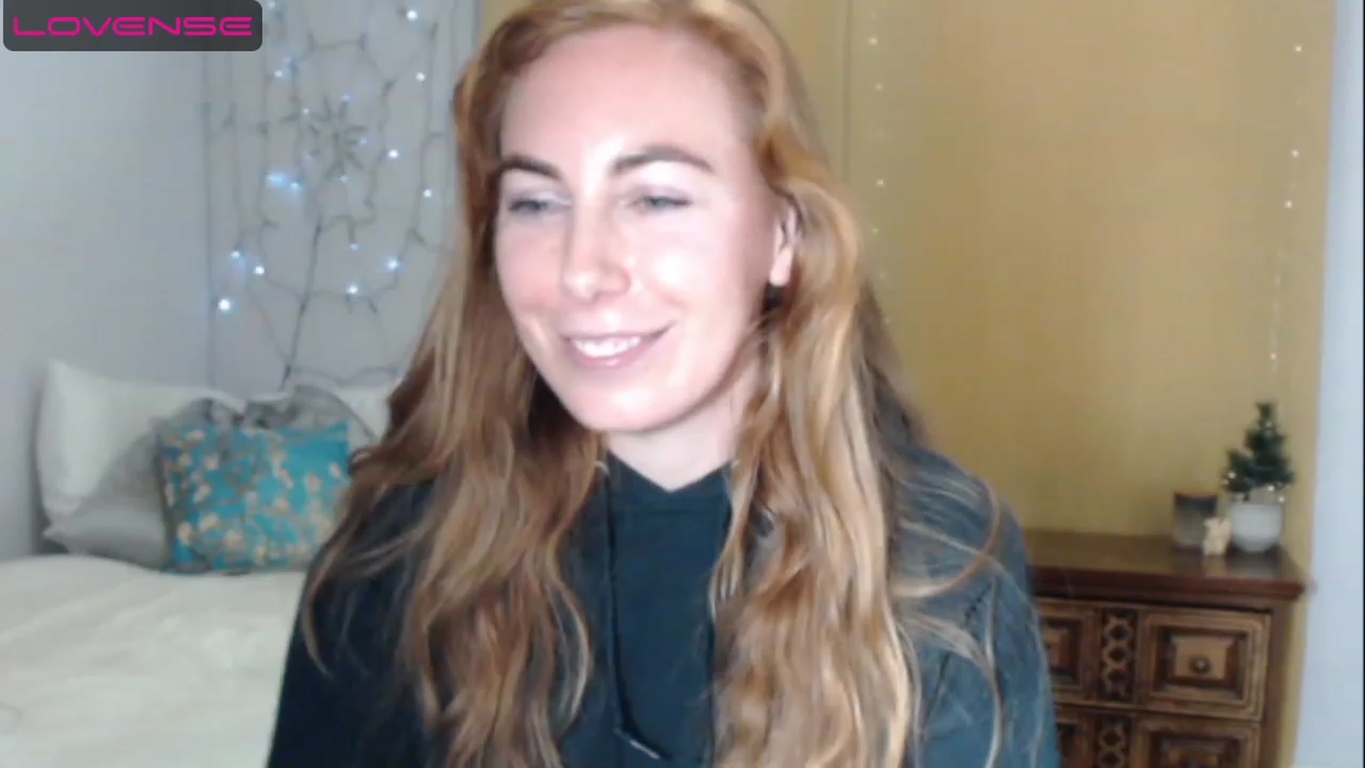 Gallery image thumbnail from CrrimsonKitty's myfreecams stream on, 05/06/2023, 19:11 image 3 of 20