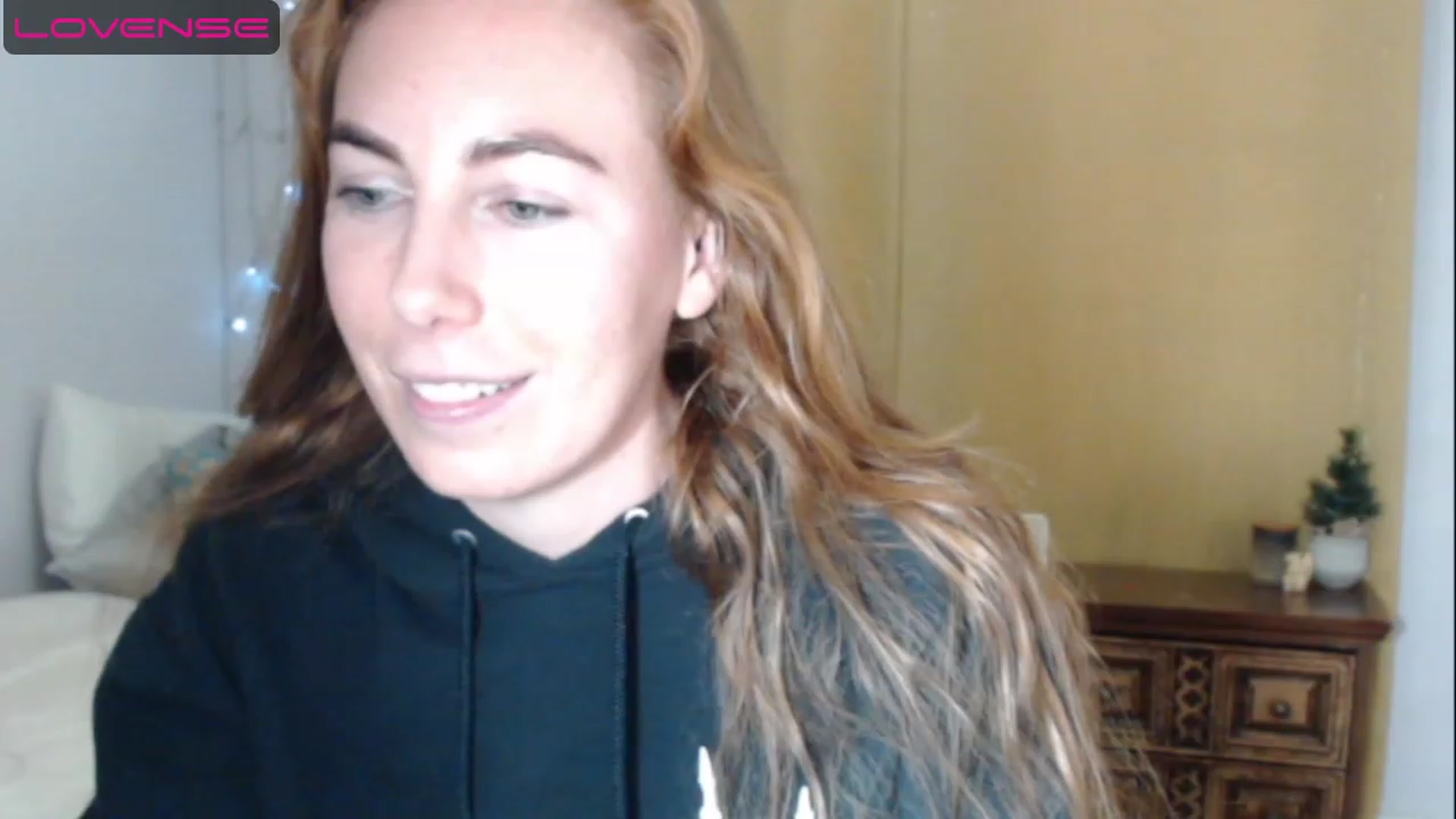 Gallery image thumbnail from CrrimsonKitty's myfreecams stream on, 05/06/2023, 19:11 image 4 of 20