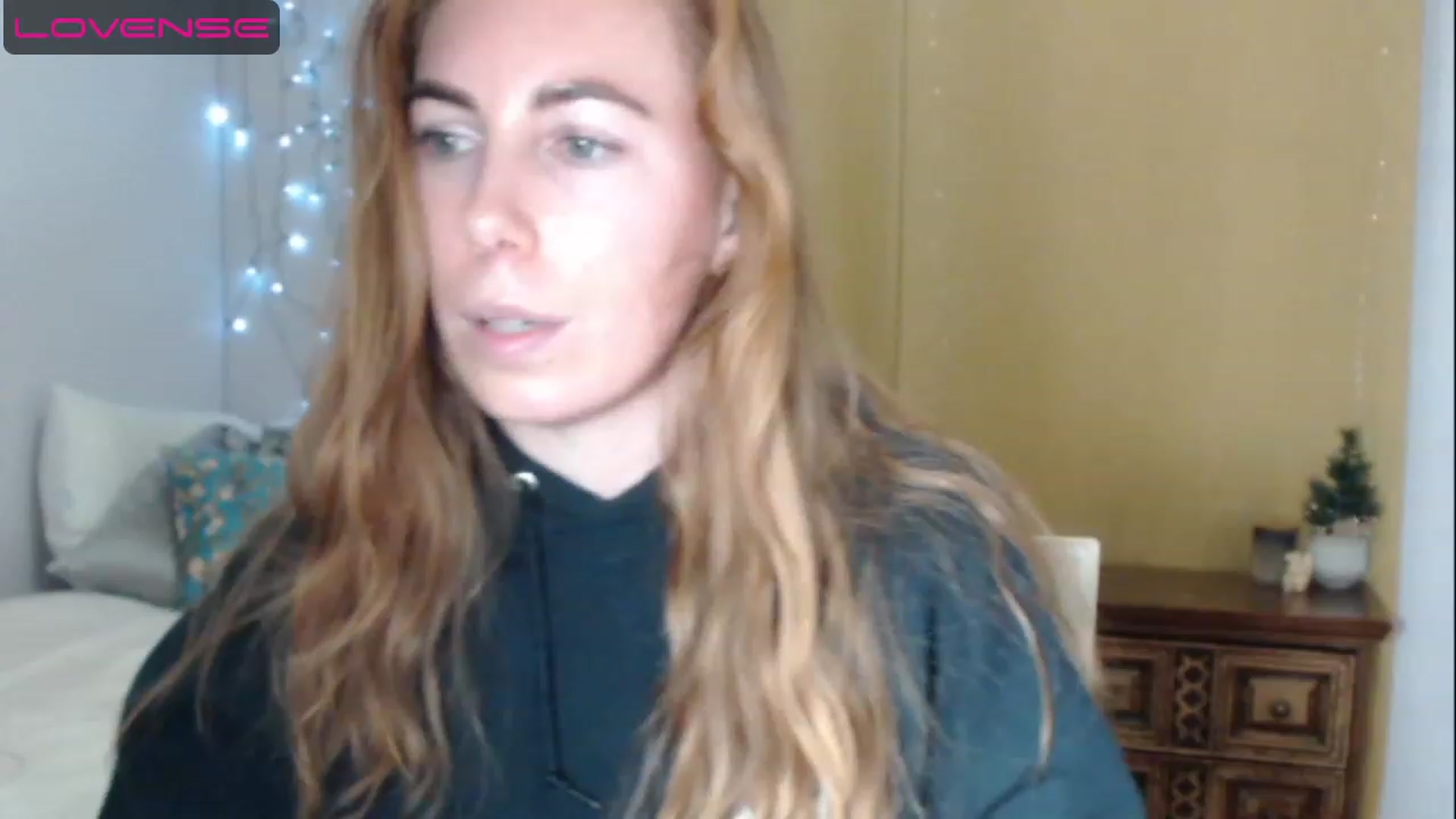 Gallery image thumbnail from CrrimsonKitty's myfreecams stream on, 05/06/2023, 19:11 image 11 of 20
