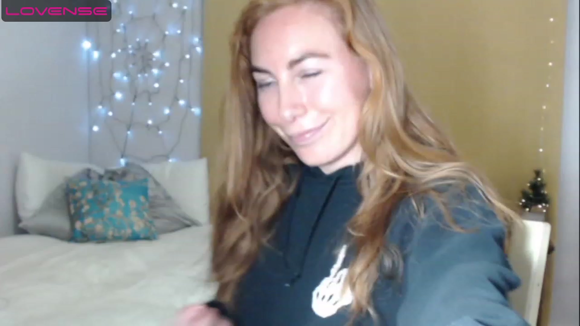 Gallery image thumbnail from CrrimsonKitty's myfreecams stream on, 05/06/2023, 19:11 image 15 of 20