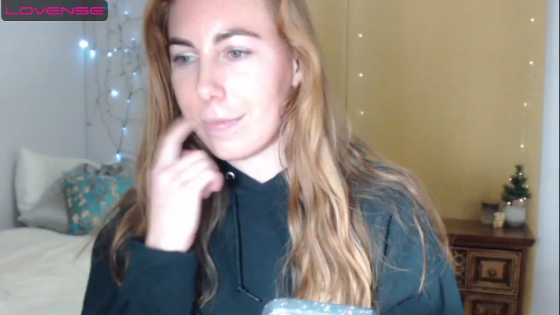 Gallery image thumbnail from CrrimsonKitty's myfreecams stream on, 05/06/2023, 19:11 image 10 of 20