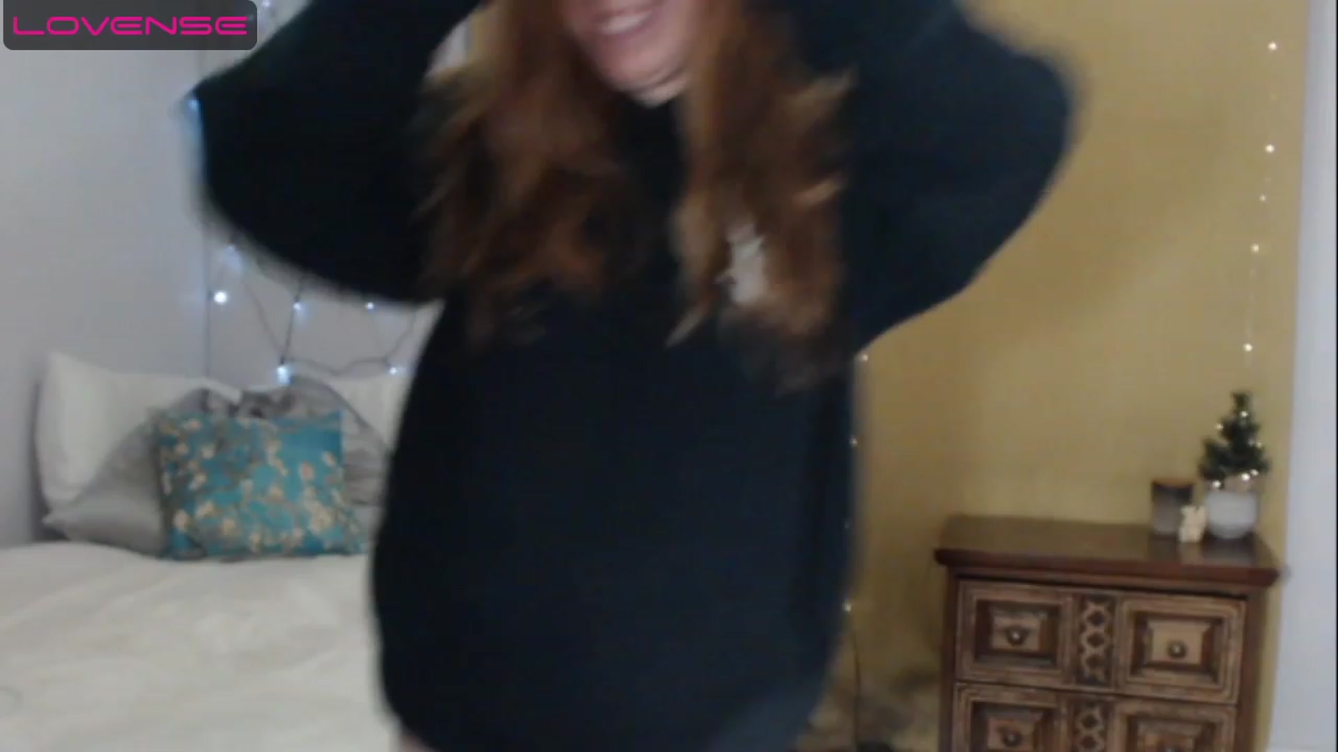 Gallery image thumbnail from CrrimsonKitty's myfreecams stream on, 05/06/2023, 19:11 image 14 of 20