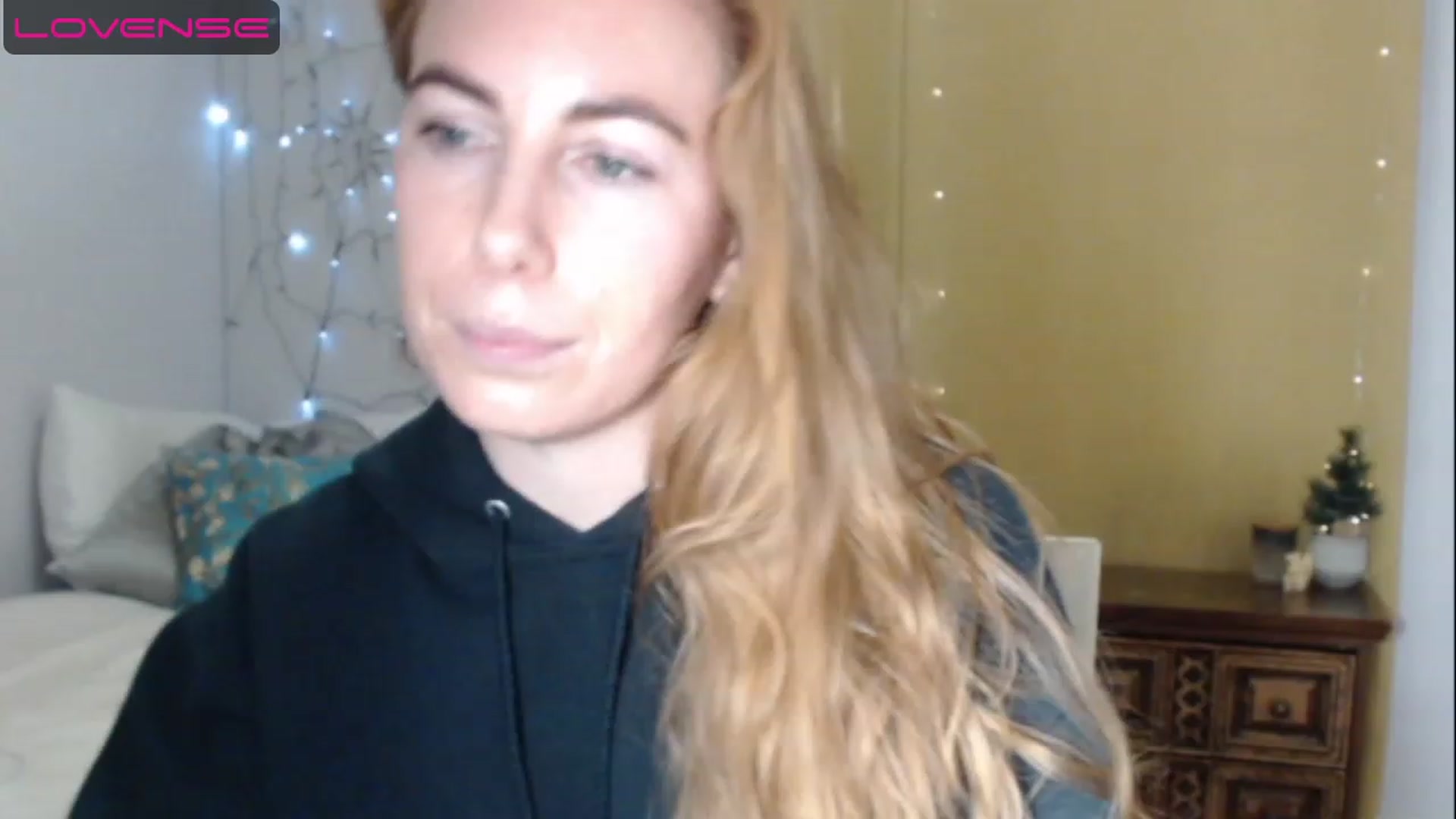 Gallery image thumbnail from CrrimsonKitty's myfreecams stream on, 05/06/2023, 19:11 image 8 of 20