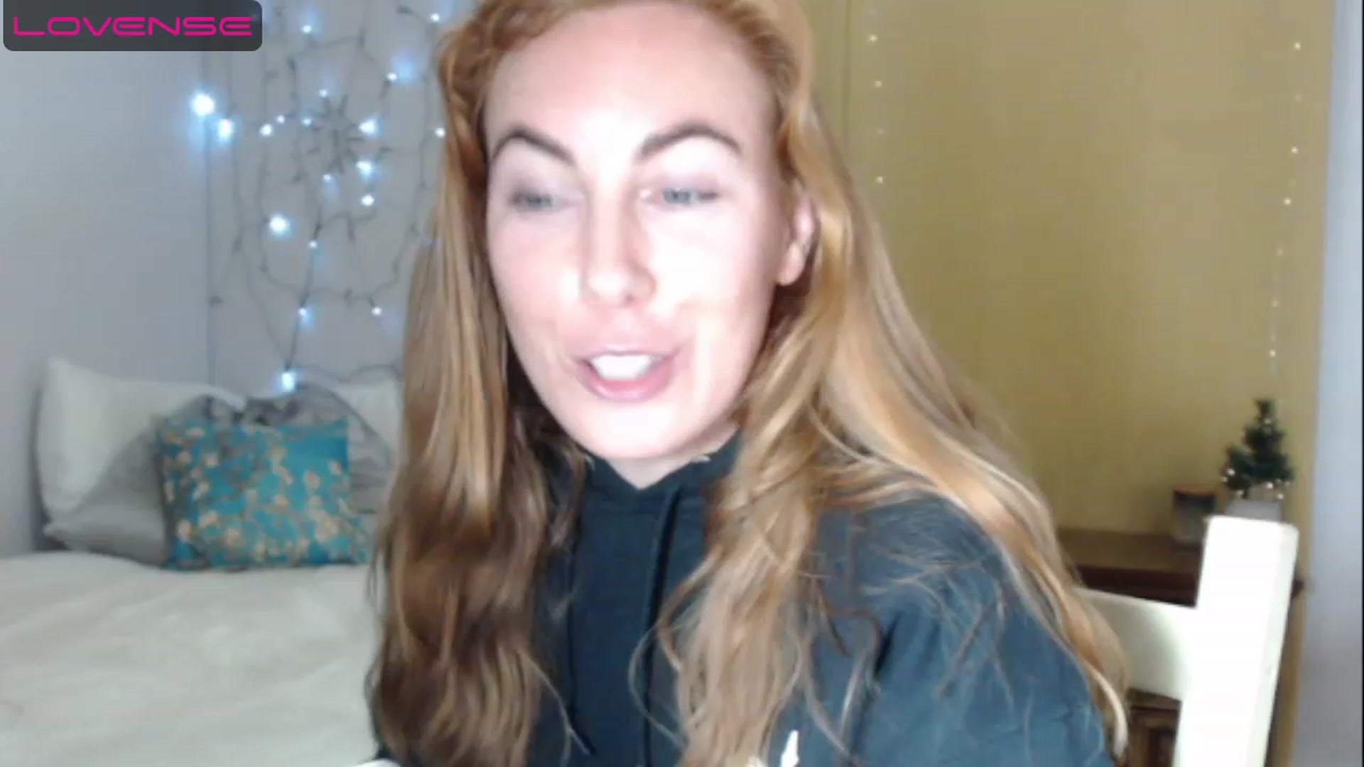 Gallery image thumbnail from CrrimsonKitty's myfreecams stream on, 05/06/2023, 19:11 image 16 of 20
