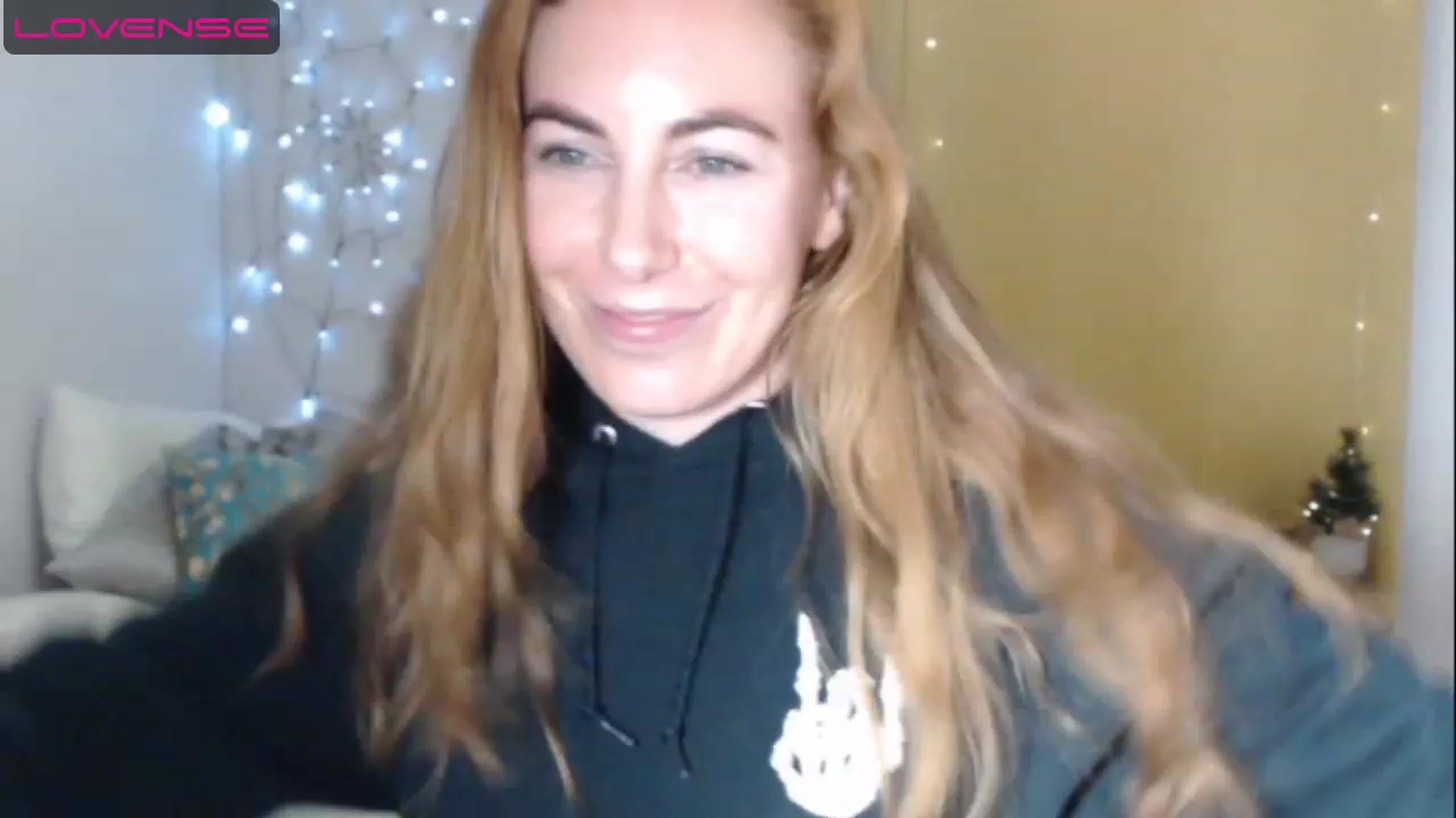 Gallery image thumbnail from CrrimsonKitty's myfreecams stream on, 05/06/2023, 19:11 image 9 of 20