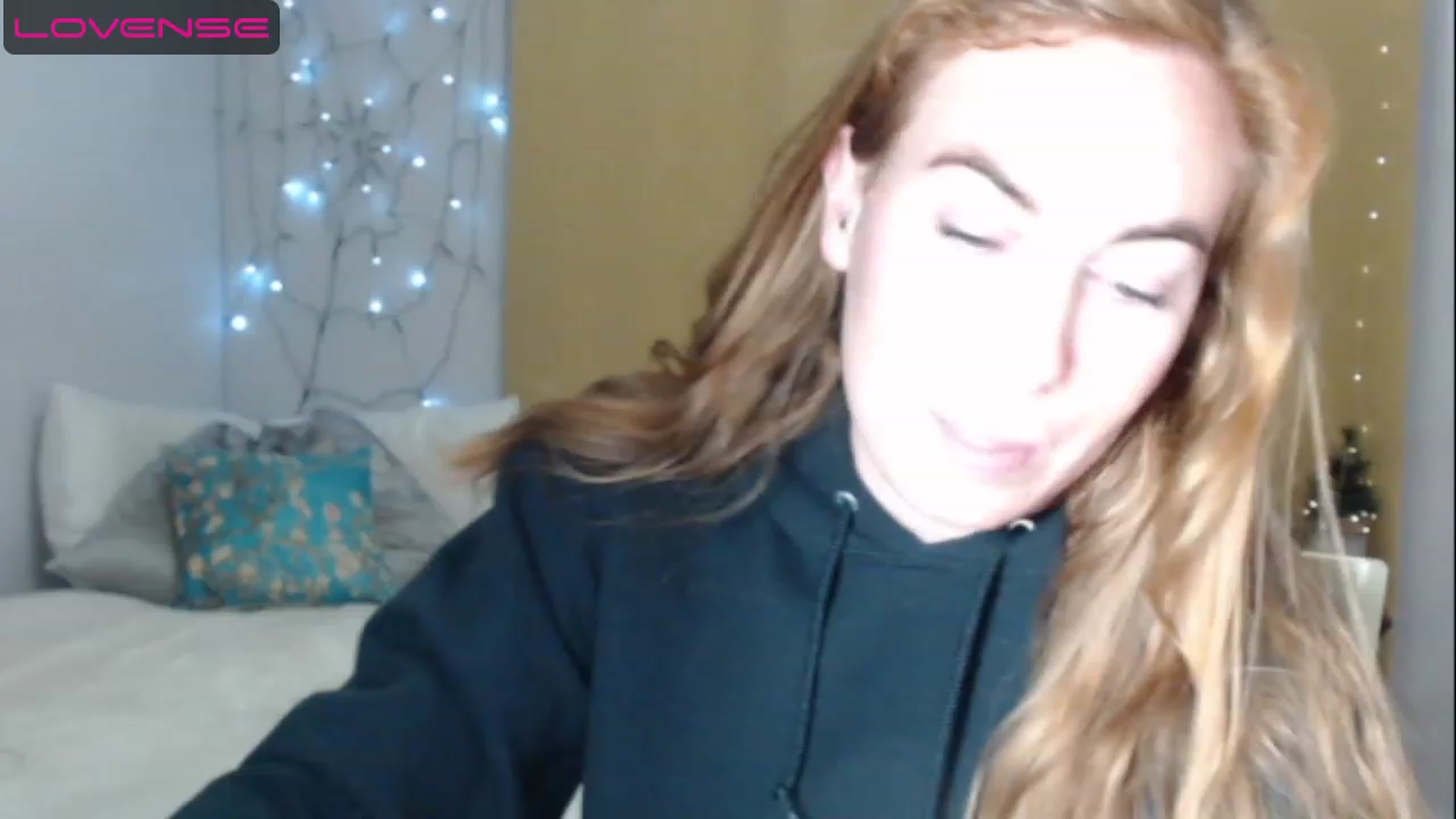 Gallery image thumbnail from CrrimsonKitty's myfreecams stream on, 05/06/2023, 19:11 image 20 of 20