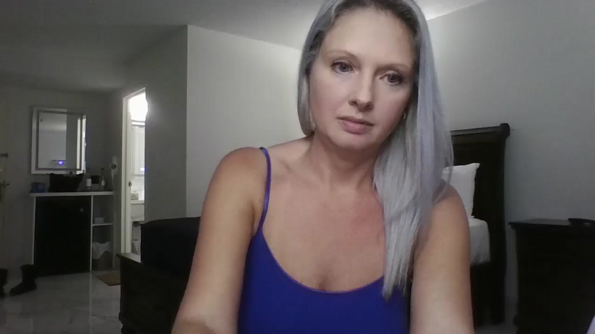 Gallery image thumbnail from Crystaaal's myfreecams stream on, 12/28/2025, 21:29 image 18 of 20