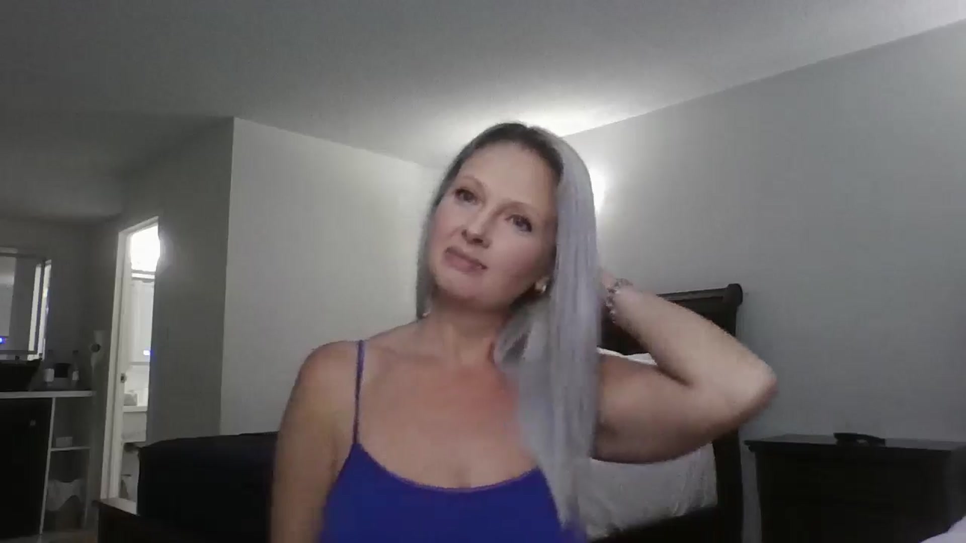 Gallery image thumbnail from Crystaaal's myfreecams stream on, 12/28/2025, 21:29 image 6 of 20