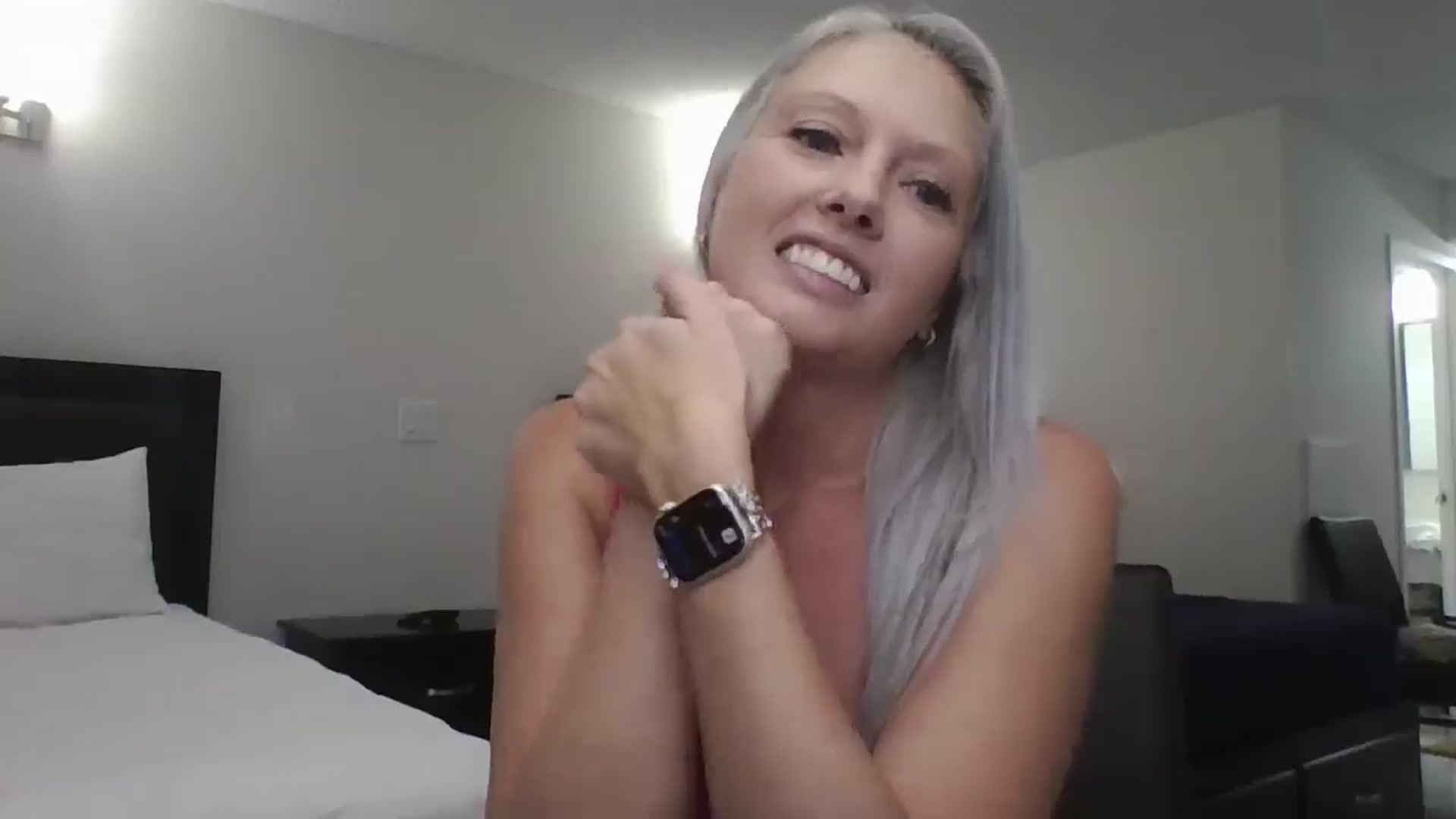 Gallery image thumbnail from Crystaaal's myfreecams stream on, 01/04/2026, 19:28 image 17 of 20