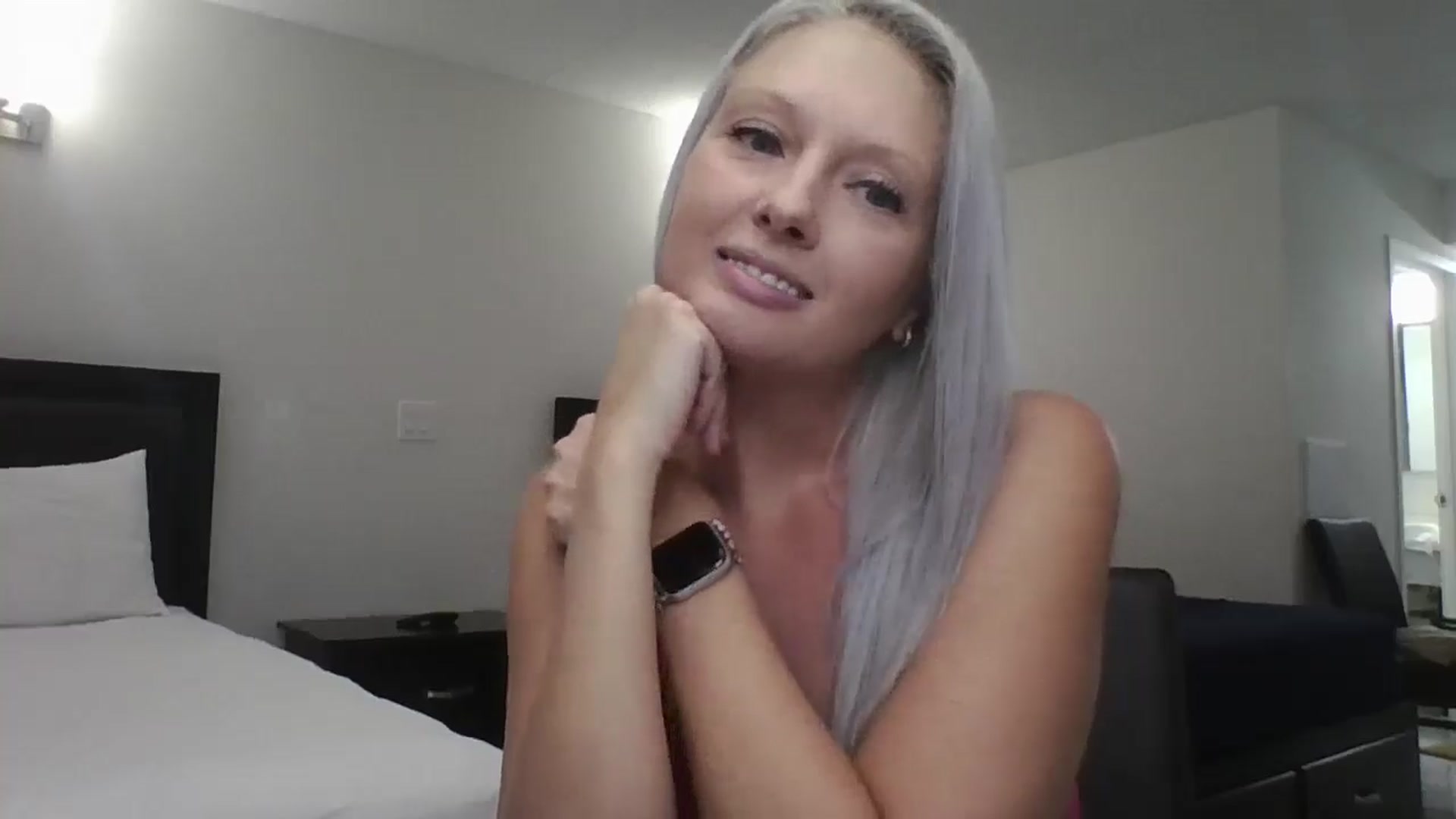 Gallery image thumbnail from Crystaaal's myfreecams stream on, 01/04/2026, 19:28 image 7 of 20