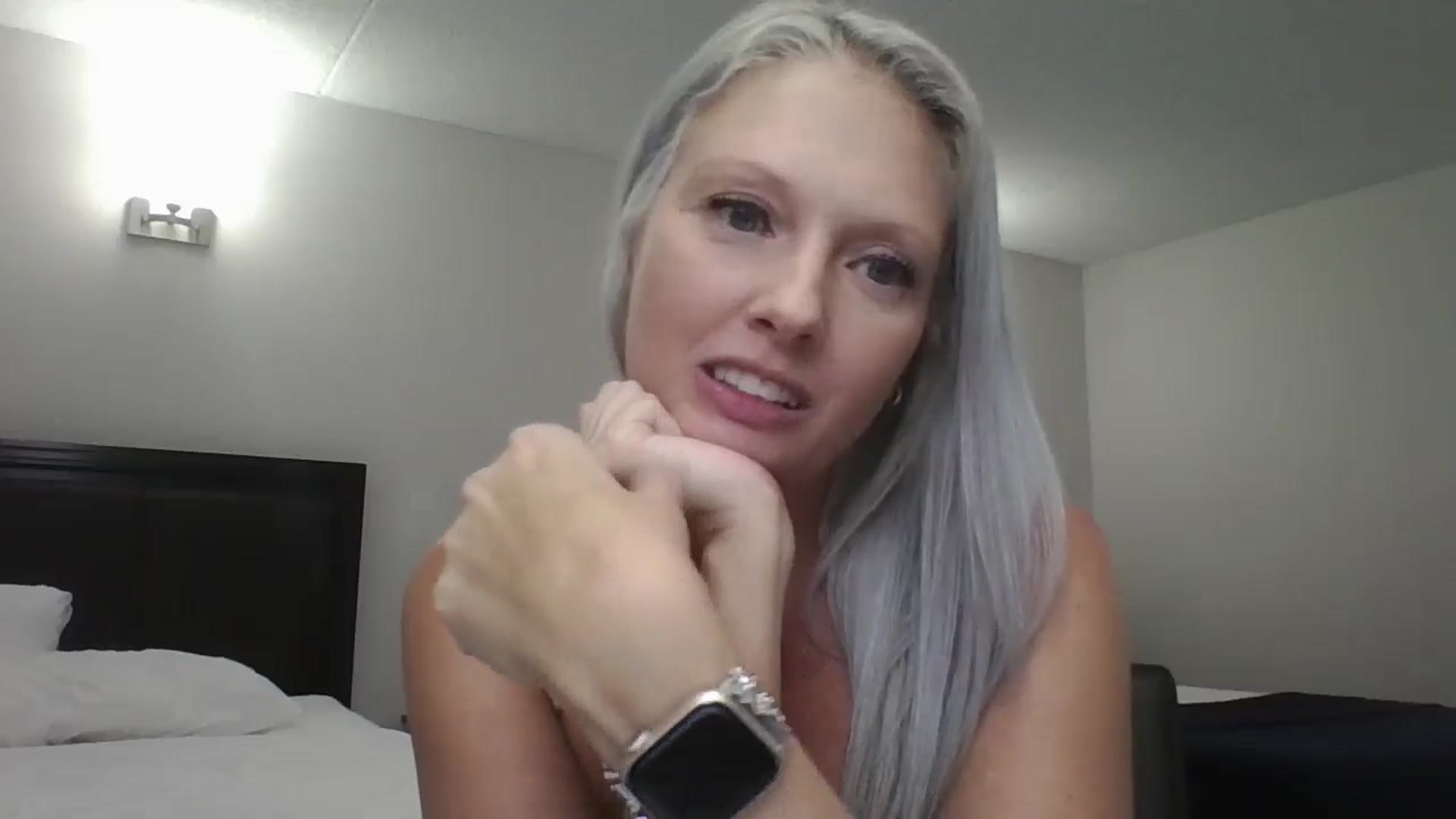 Gallery image thumbnail from Crystaaal's myfreecams stream on, 01/05/2026, 03:32 image 4 of 20