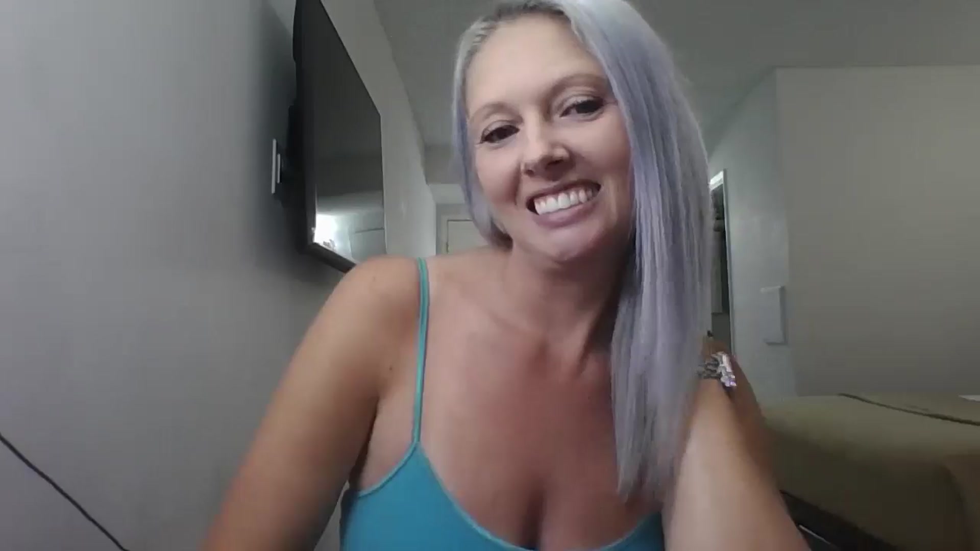Gallery image thumbnail from Crystaaal's myfreecams stream on, 02/02/2026, 18:40 image 17 of 20