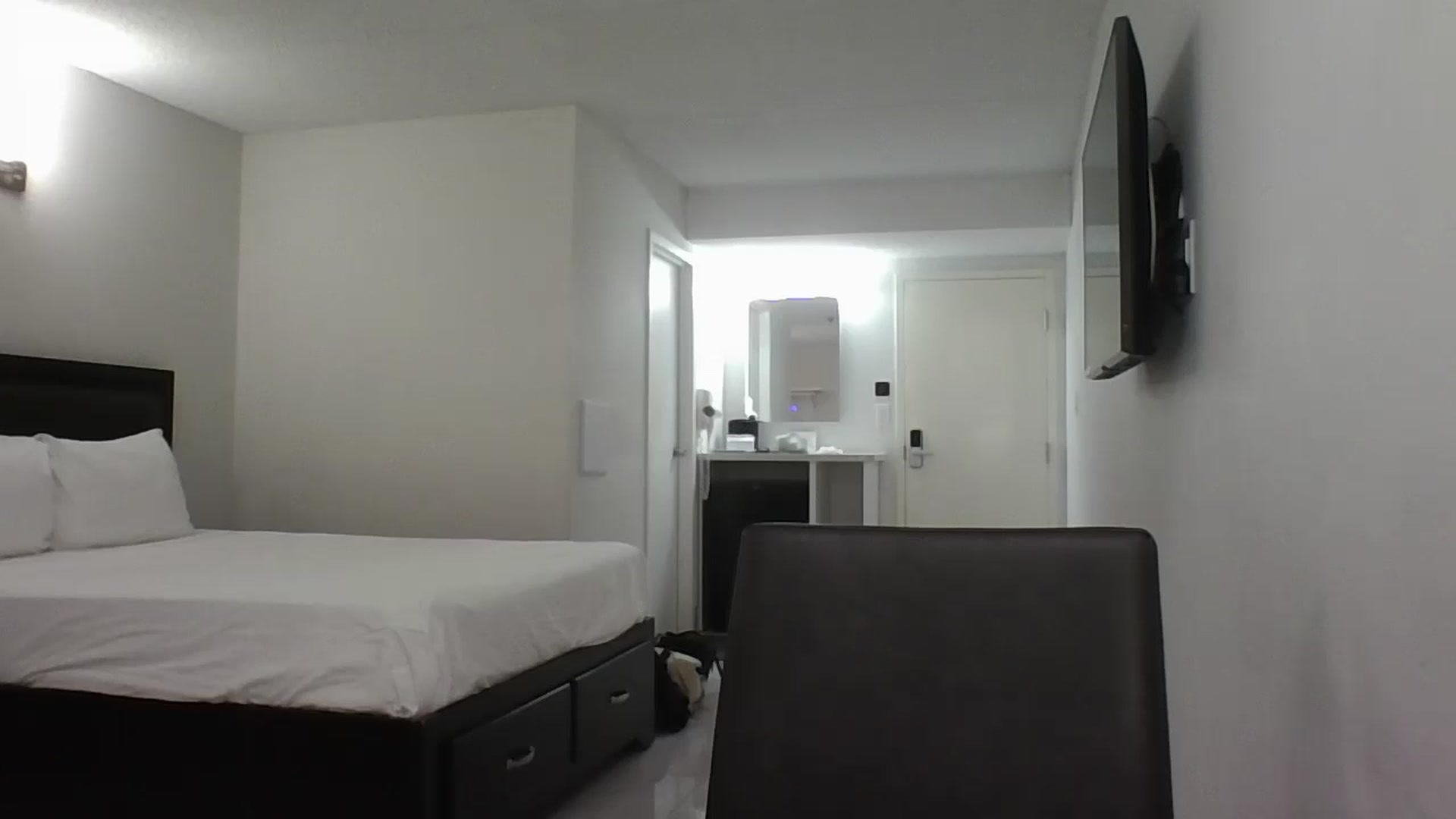 Gallery image thumbnail from Crystaaal's myfreecams stream on, 04/08/2026, 21:14 image 10 of 20