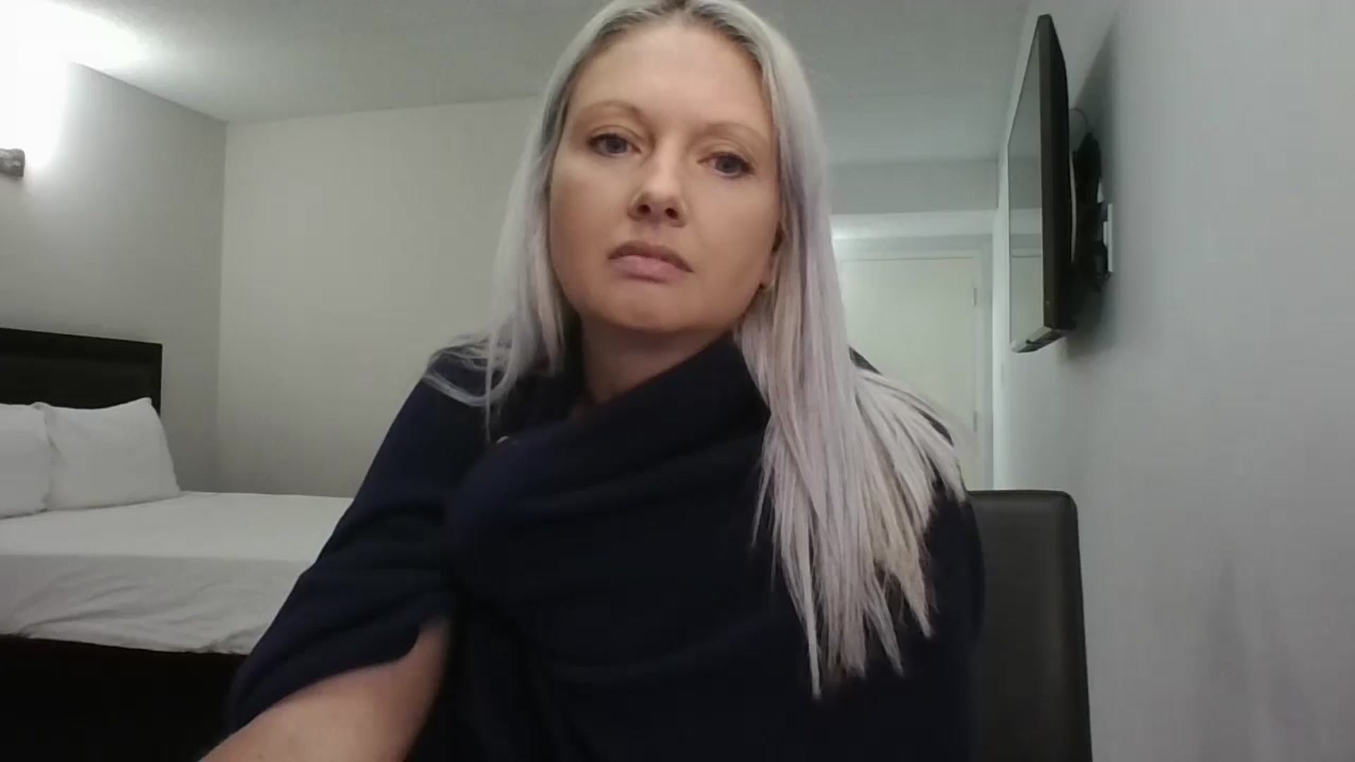 Gallery image thumbnail from Crystaaal's myfreecams stream on, 04/08/2026, 21:14 image 8 of 20