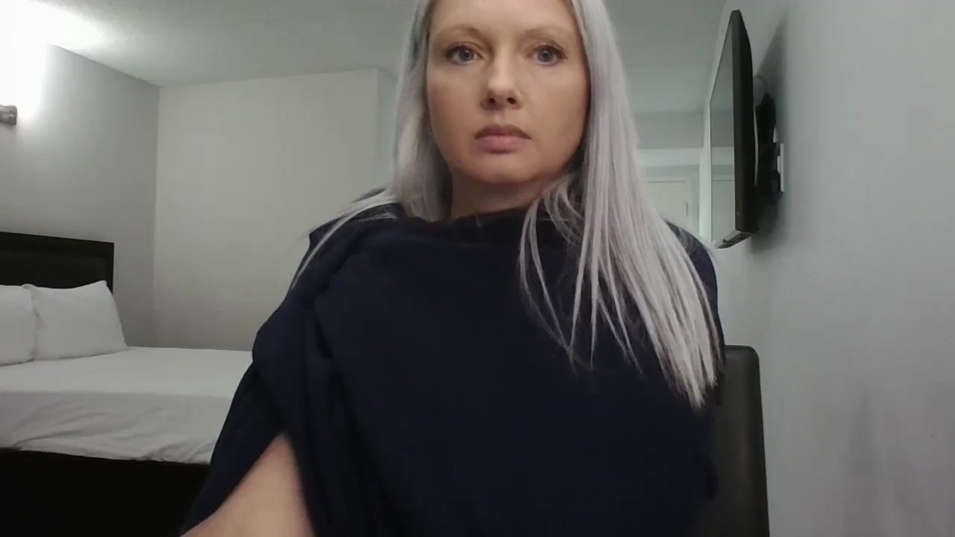 Gallery image thumbnail from Crystaaal's myfreecams stream on, 04/08/2026, 21:14 image 9 of 20
