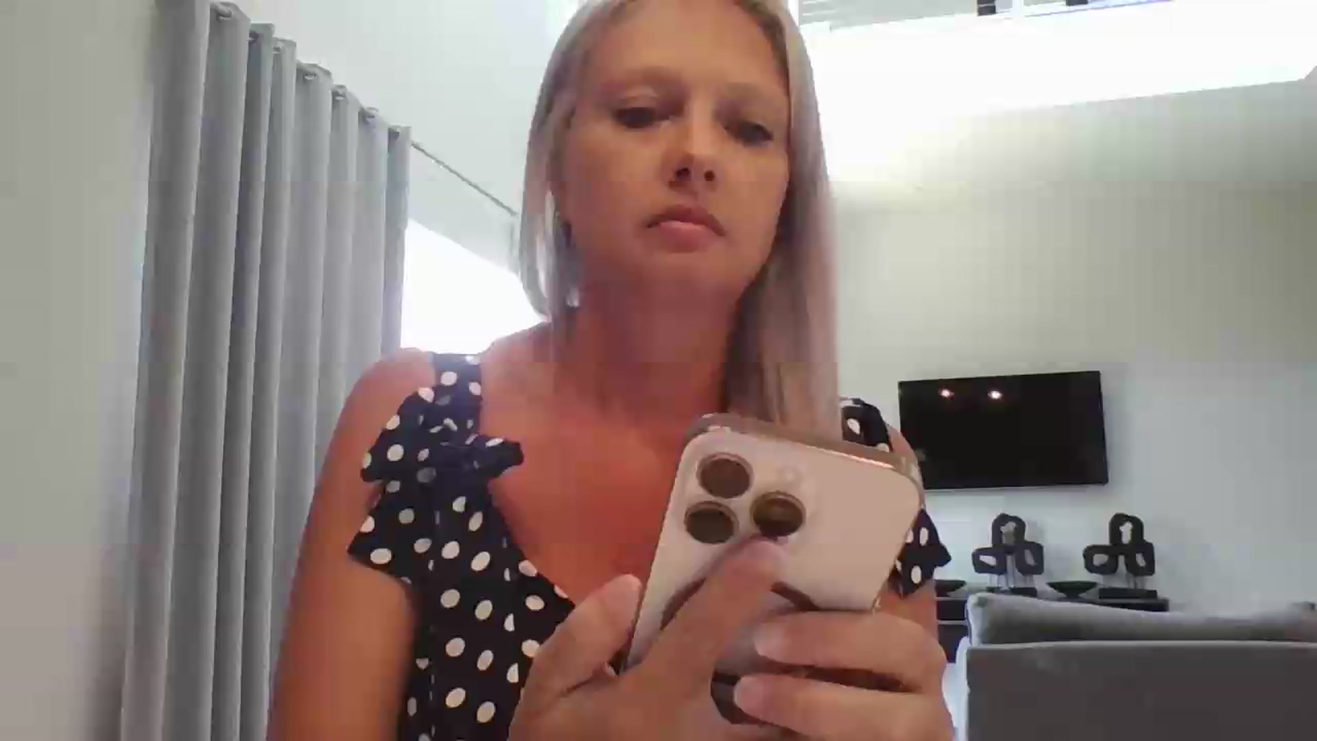 Gallery image thumbnail from Crystaaal's myfreecams stream on, 05/15/2026, 20:12 image 10 of 20