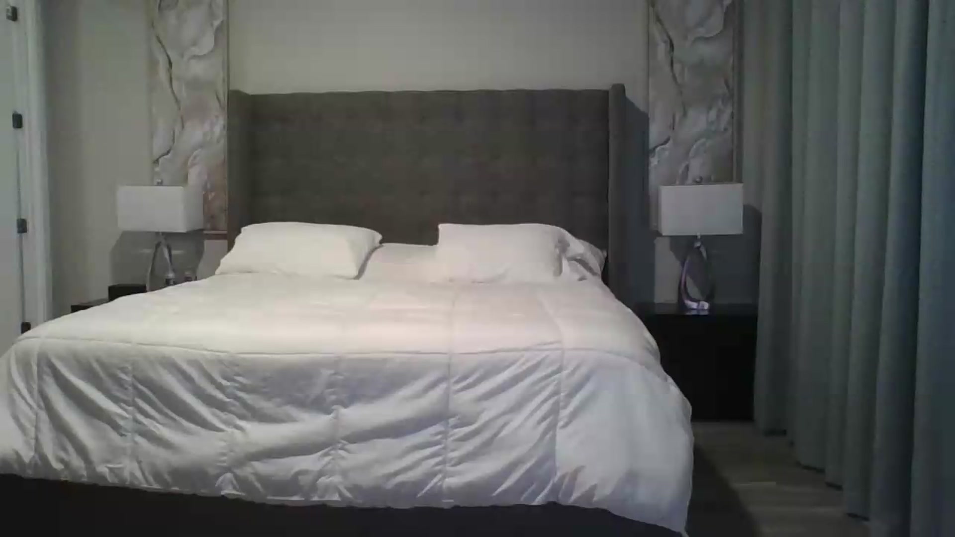 Gallery image thumbnail from Crystaaal's myfreecams stream on, 05/17/2026, 03:43 image 2 of 20