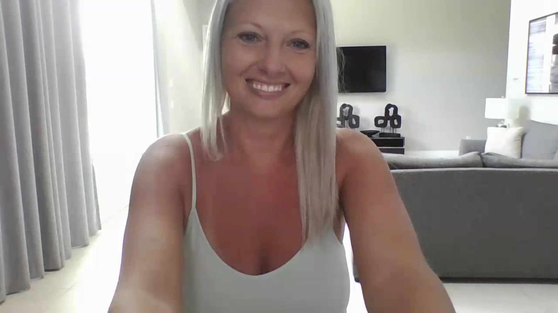 Gallery image thumbnail from Crystaaal's myfreecams stream on, 05/24/2026, 19:07 image 11 of 20