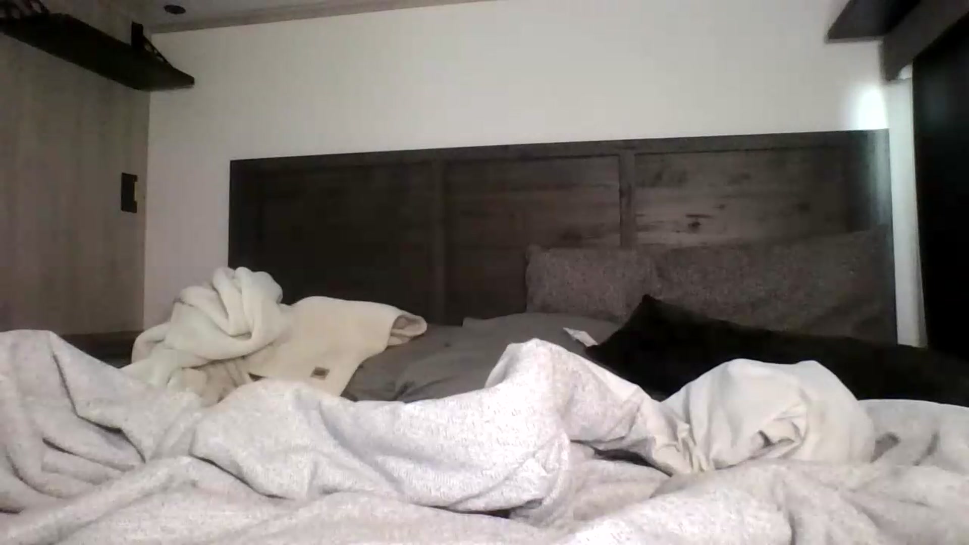 Gallery image thumbnail from Crystaaal's myfreecams stream on, 06/15/2026, 11:52 image 18 of 20