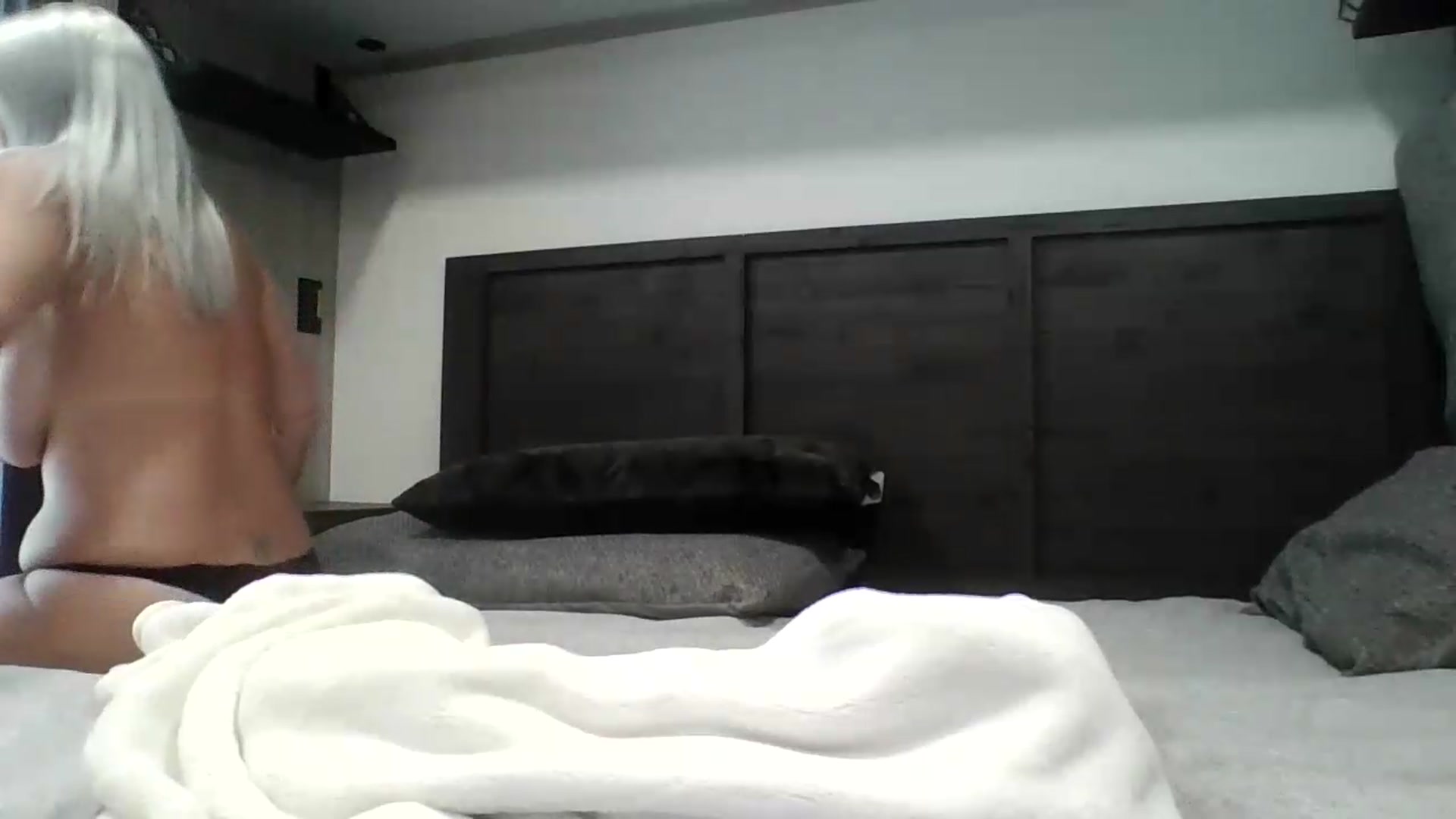 Gallery image thumbnail from Crystaaal's myfreecams stream on, 06/16/2026, 15:26 image 17 of 20