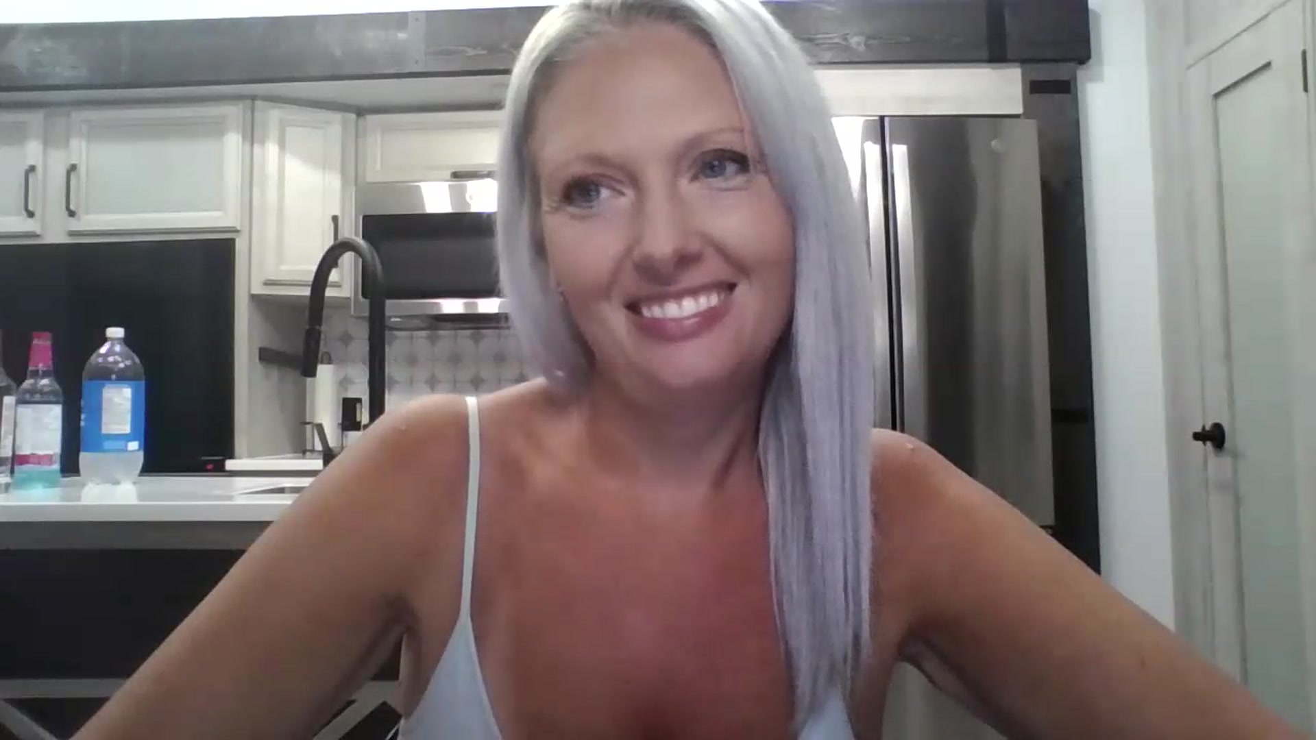 Gallery image thumbnail from Crystaaal's myfreecams stream on, 08/04/2026, 01:46 image 7 of 20