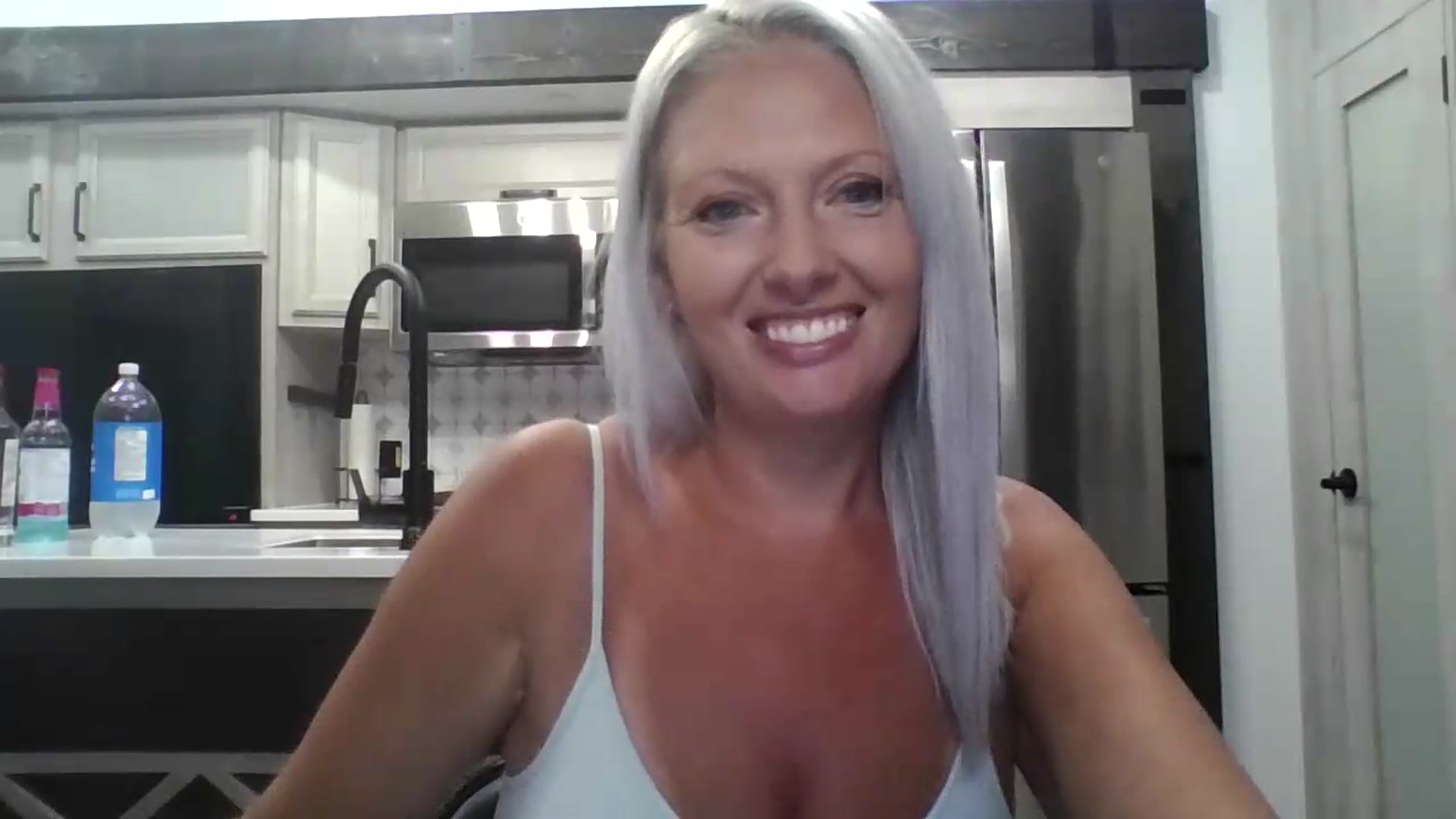 Gallery image thumbnail from Crystaaal's myfreecams stream on, 08/04/2026, 01:46 image 8 of 20