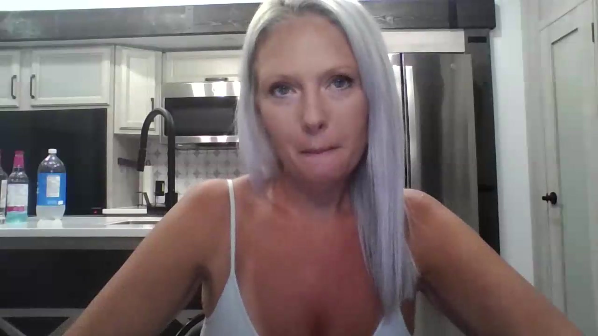 Gallery image thumbnail from Crystaaal's myfreecams stream on, 08/04/2026, 01:46 image 11 of 20