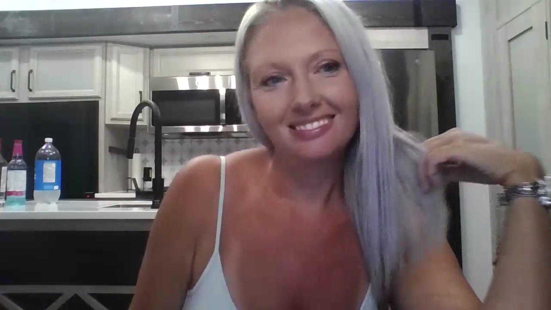 Gallery image thumbnail from Crystaaal's myfreecams stream on, 08/04/2026, 01:46 image 19 of 20