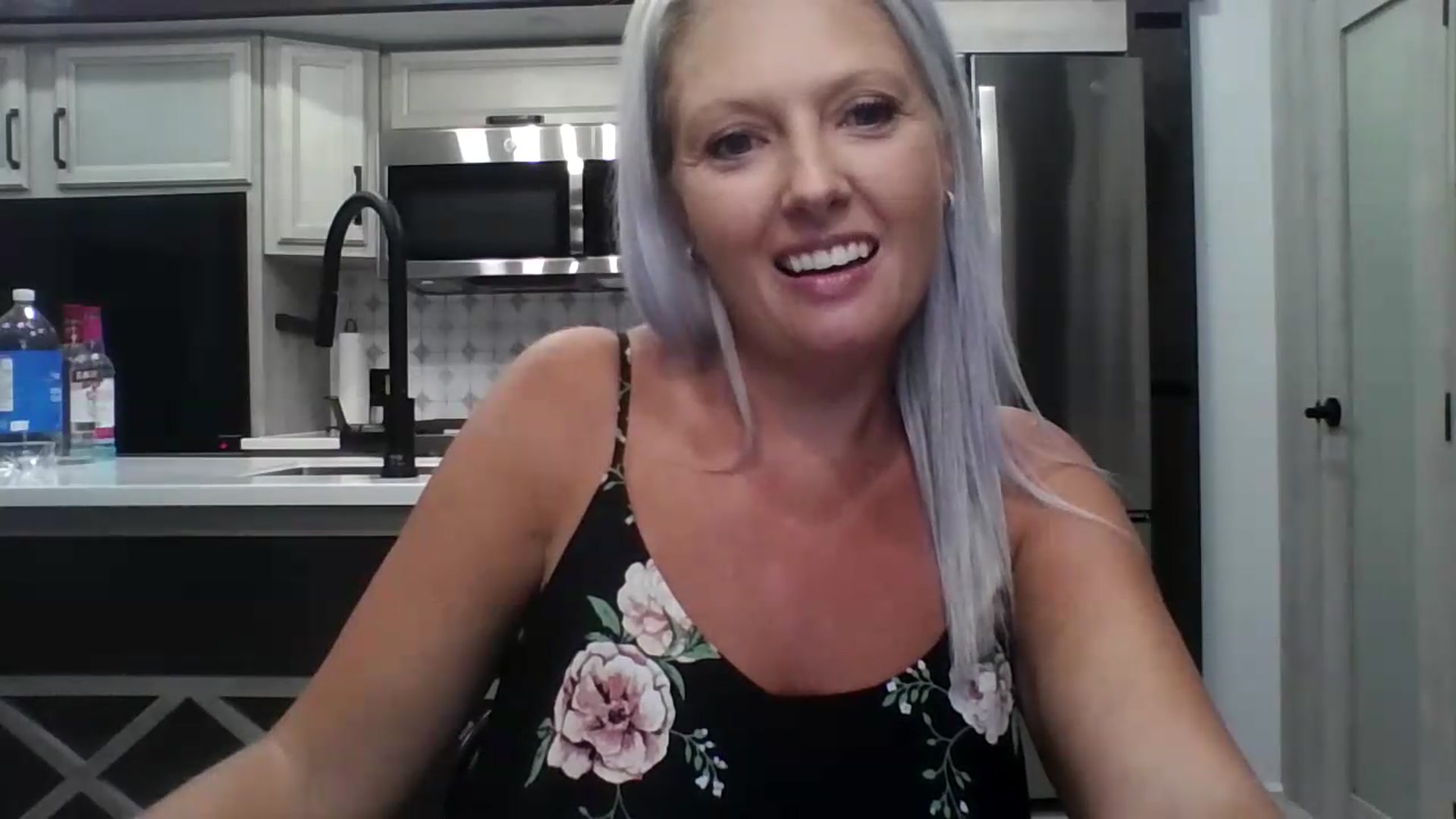 Gallery image thumbnail from Crystaaal's myfreecams stream on, 08/05/2026, 02:53 image 8 of 20