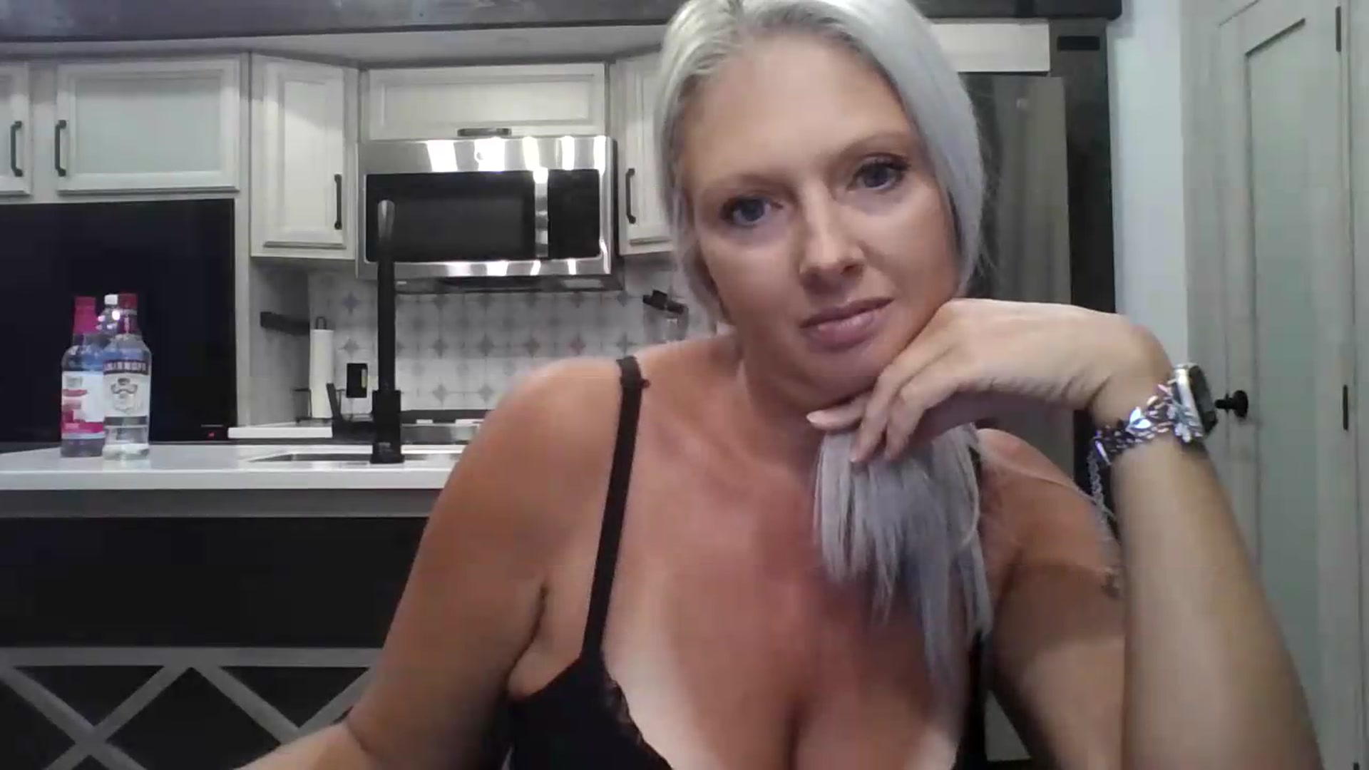 Gallery image thumbnail from Crystaaal's myfreecams stream on, 08/08/2026, 03:38 image 4 of 20