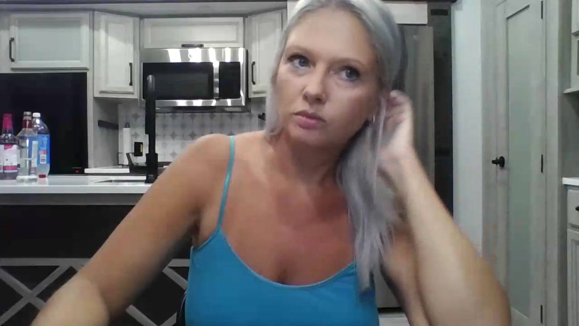 Gallery image thumbnail from Crystaaal's myfreecams stream on, 08/31/2026, 02:56 image 16 of 20