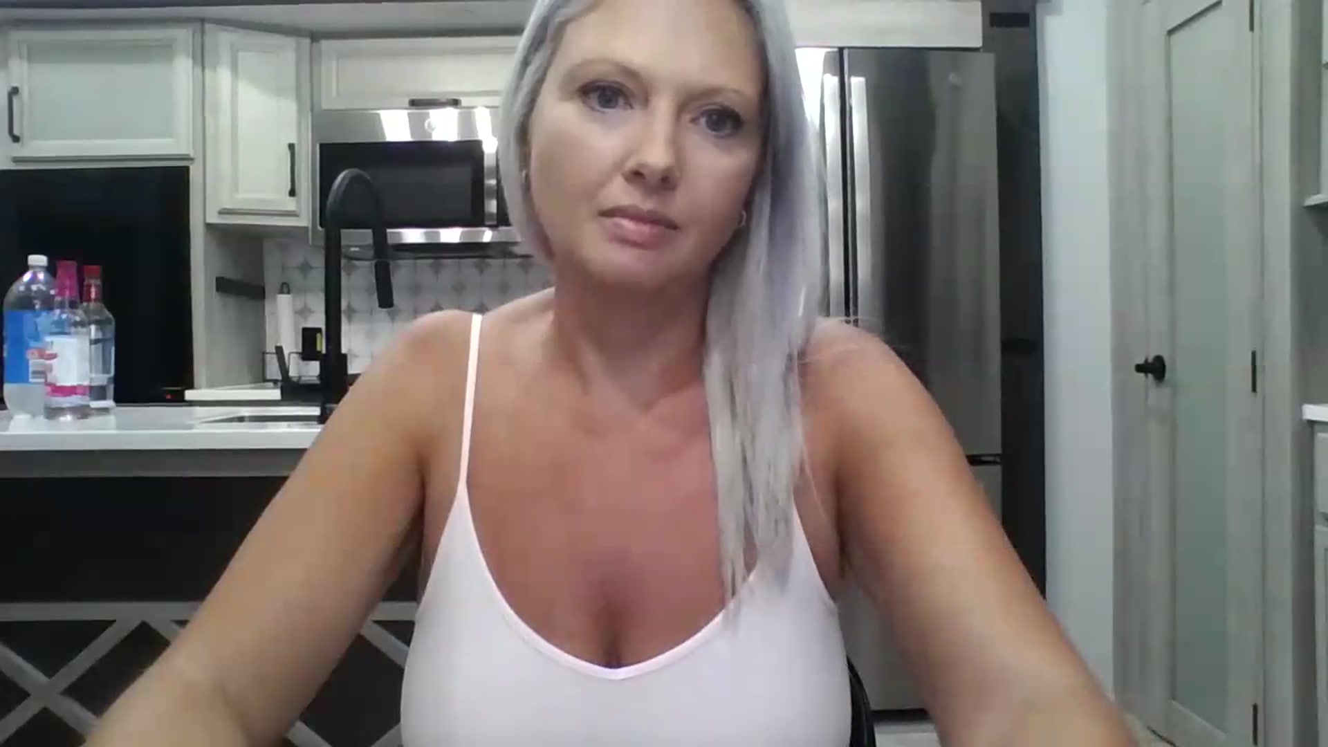 Gallery image thumbnail from Crystaaal's myfreecams stream on, 09/01/2026, 03:49 image 5 of 20