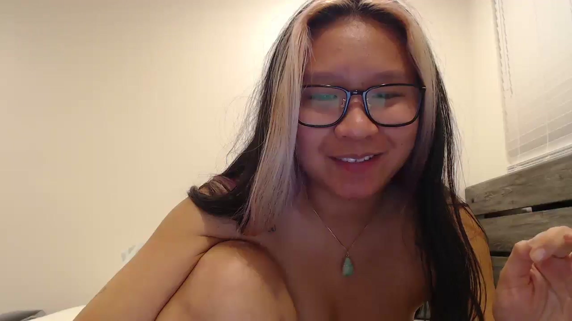 Gallery image thumbnail from CrystalCakes's myfreecams stream on, 11/27/2025, 14:07 image 16 of 20