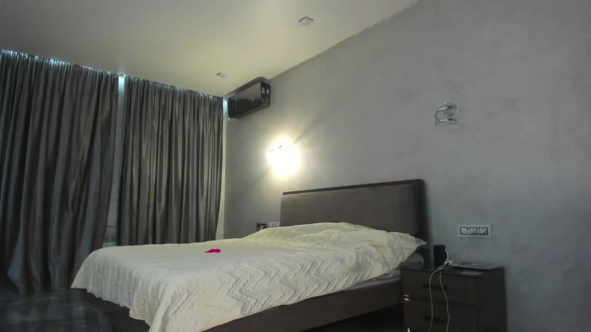 Gallery image thumbnail from CrystalK_'s myfreecams stream on, 03/26/2024, 23:20 image 6 of 20