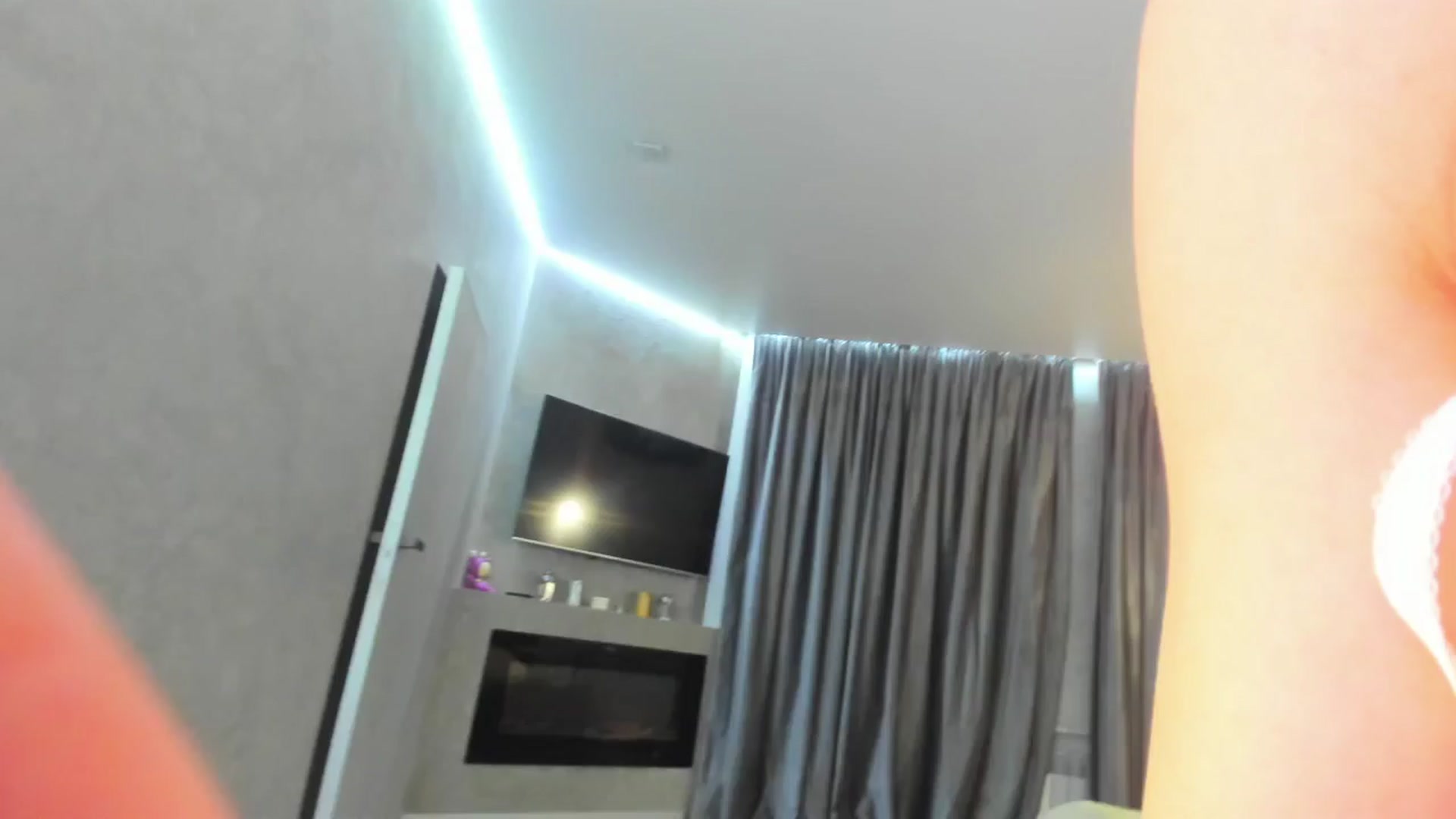 Gallery image thumbnail from CrystalK_'s myfreecams stream on, 03/28/2024, 21:19 image 18 of 20