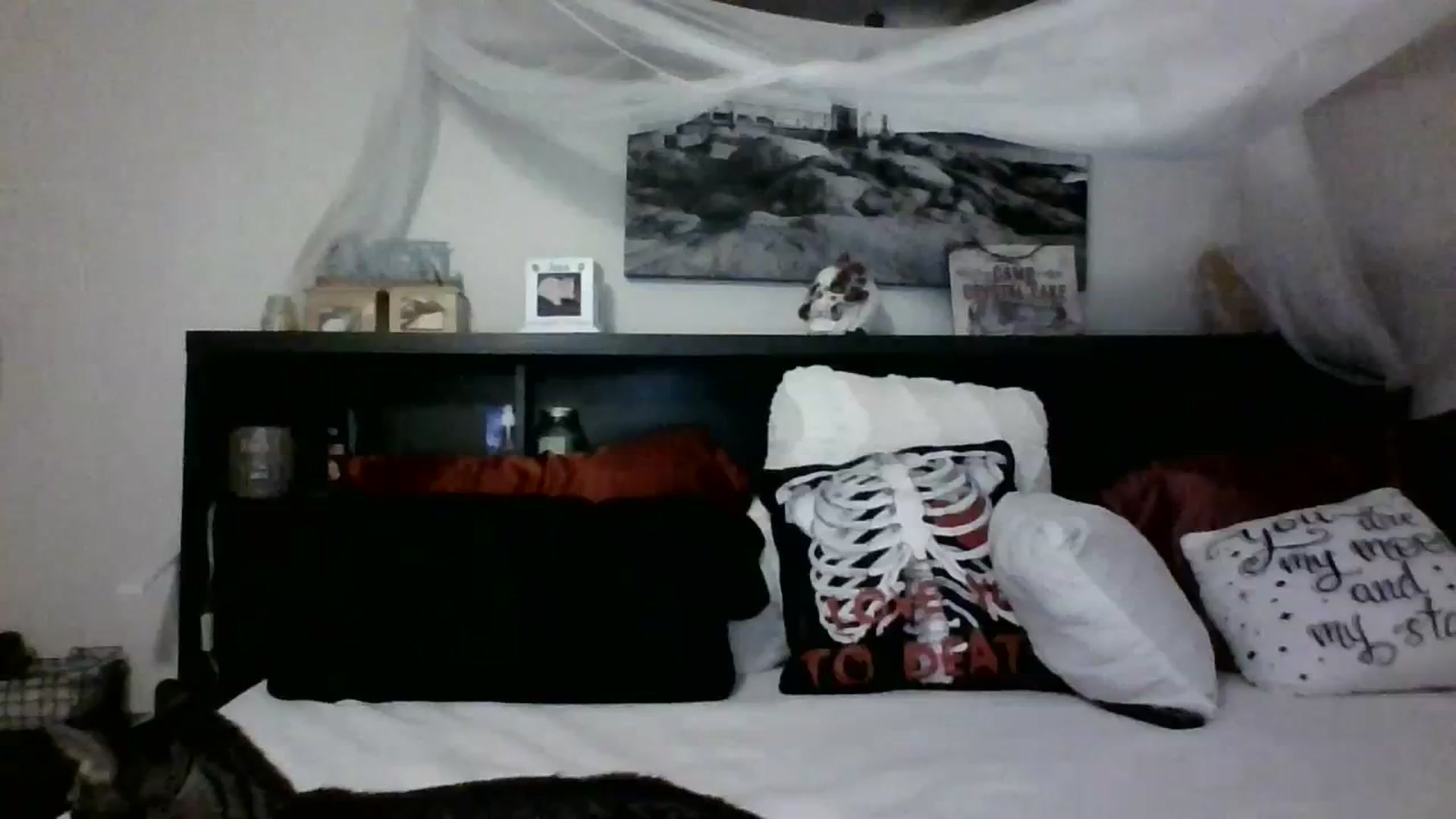 Gallery image thumbnail from CrystalLake's myfreecams stream on, 11/08/2023, 10:37 image 13 of 20