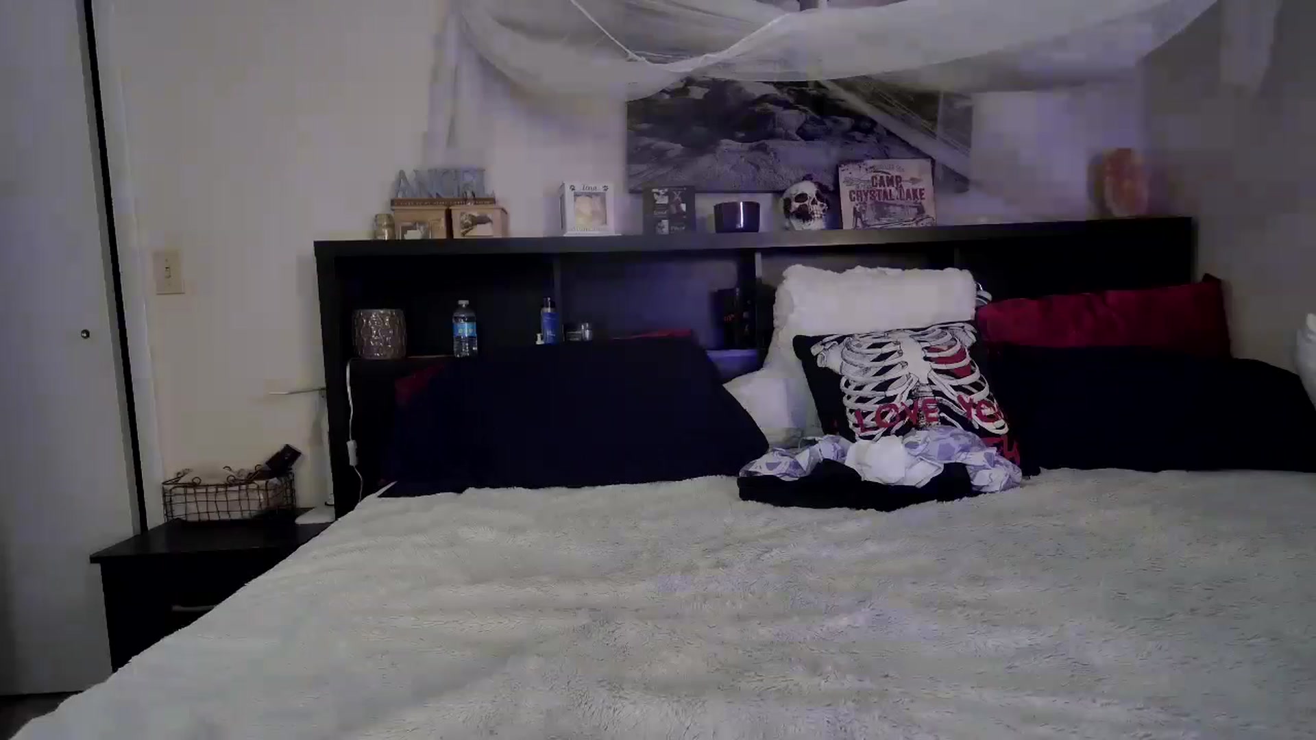 Gallery image thumbnail from CrystalLake's myfreecams stream on, 06/17/2024, 07:04 image 5 of 20