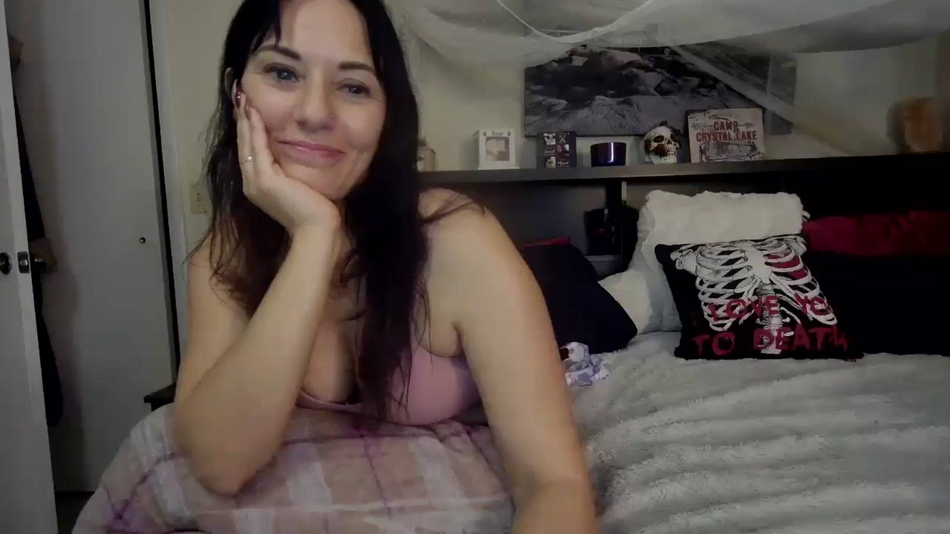 Gallery image thumbnail from CrystalLake's myfreecams stream on, 06/17/2024, 07:59 image 18 of 20