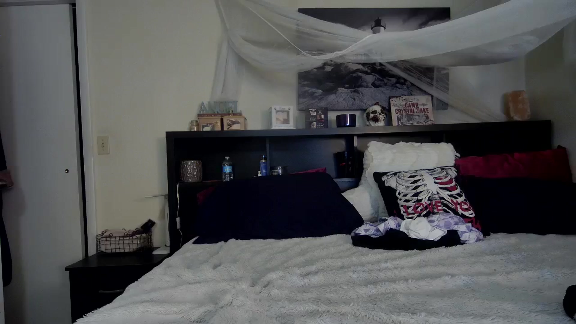 Gallery image thumbnail from CrystalLake's myfreecams stream on, 06/17/2024, 07:59 image 1 of 20