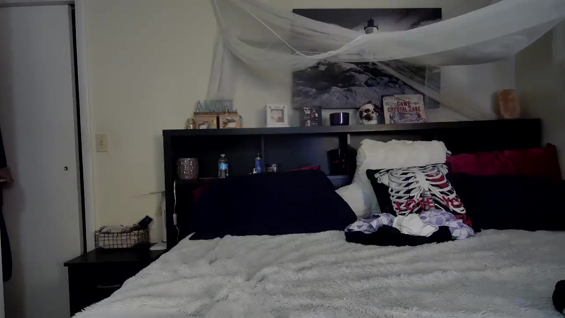 Gallery image thumbnail from CrystalLake's myfreecams stream on, 06/17/2024, 07:59 image 2 of 20