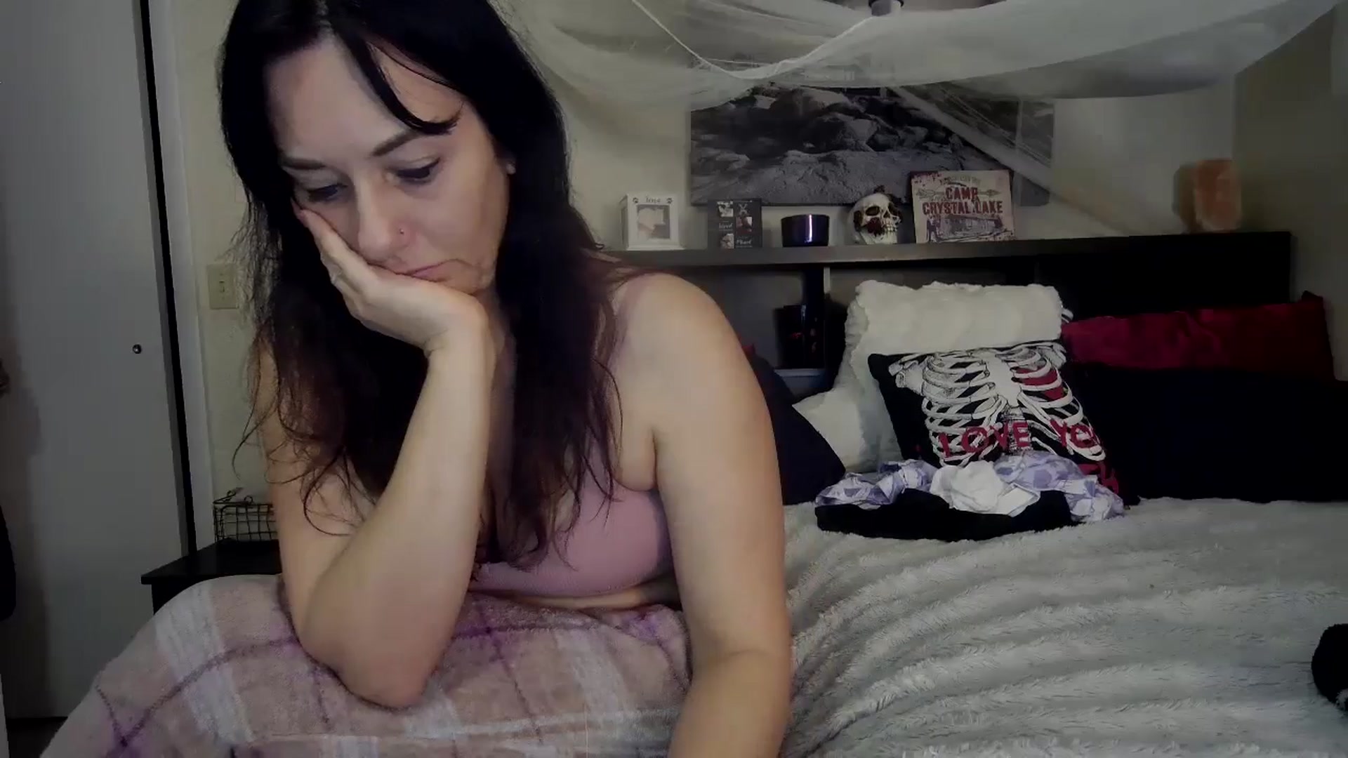Gallery image thumbnail from CrystalLake's myfreecams stream on, 06/17/2024, 07:59 image 14 of 20