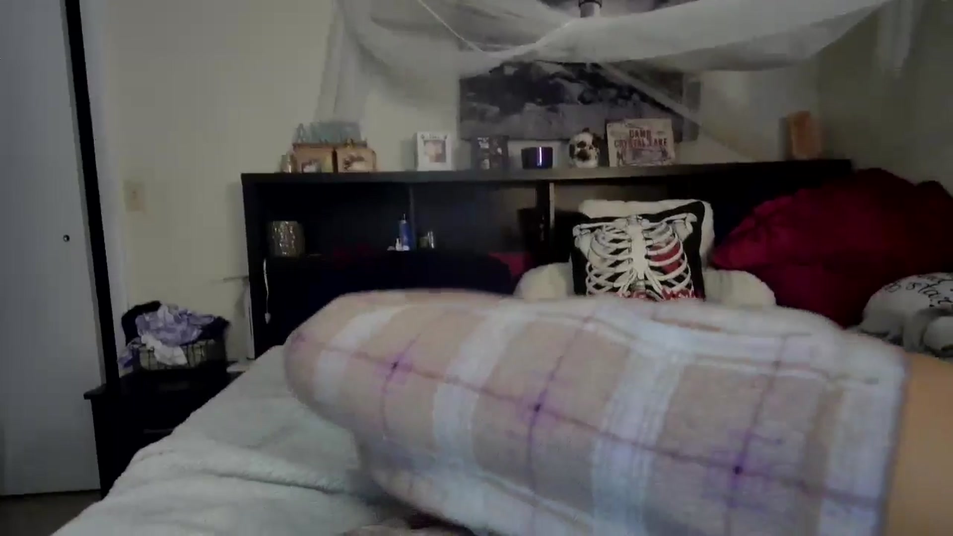 Gallery image thumbnail from CrystalLake's myfreecams stream on, 06/18/2024, 06:57 image 8 of 20