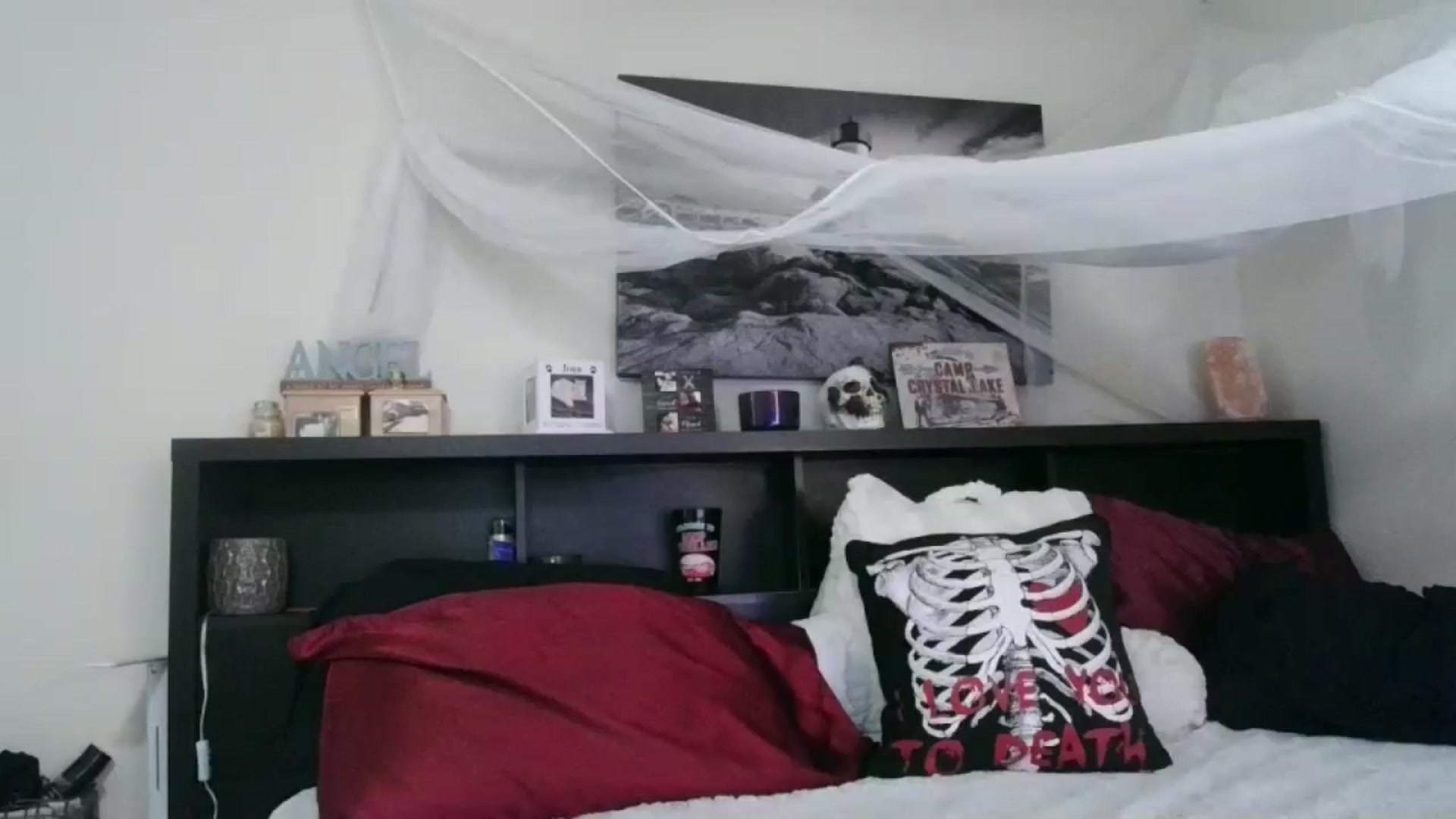 Gallery image thumbnail from CrystalLake's myfreecams stream on, 06/20/2024, 07:08 image 20 of 20