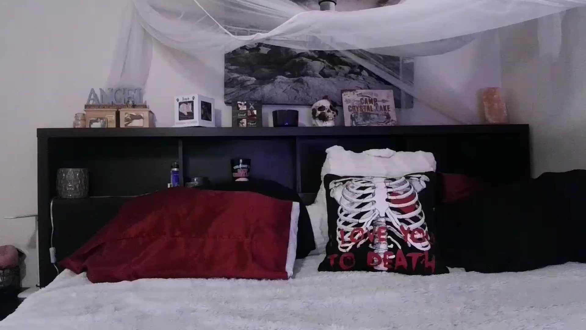 Gallery image thumbnail from CrystalLake's myfreecams stream on, 06/22/2024, 08:31 image 18 of 20
