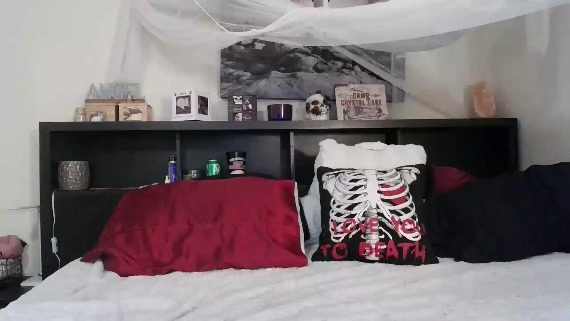 Gallery image thumbnail from CrystalLake's myfreecams stream on, 06/22/2024, 08:31 image 14 of 20