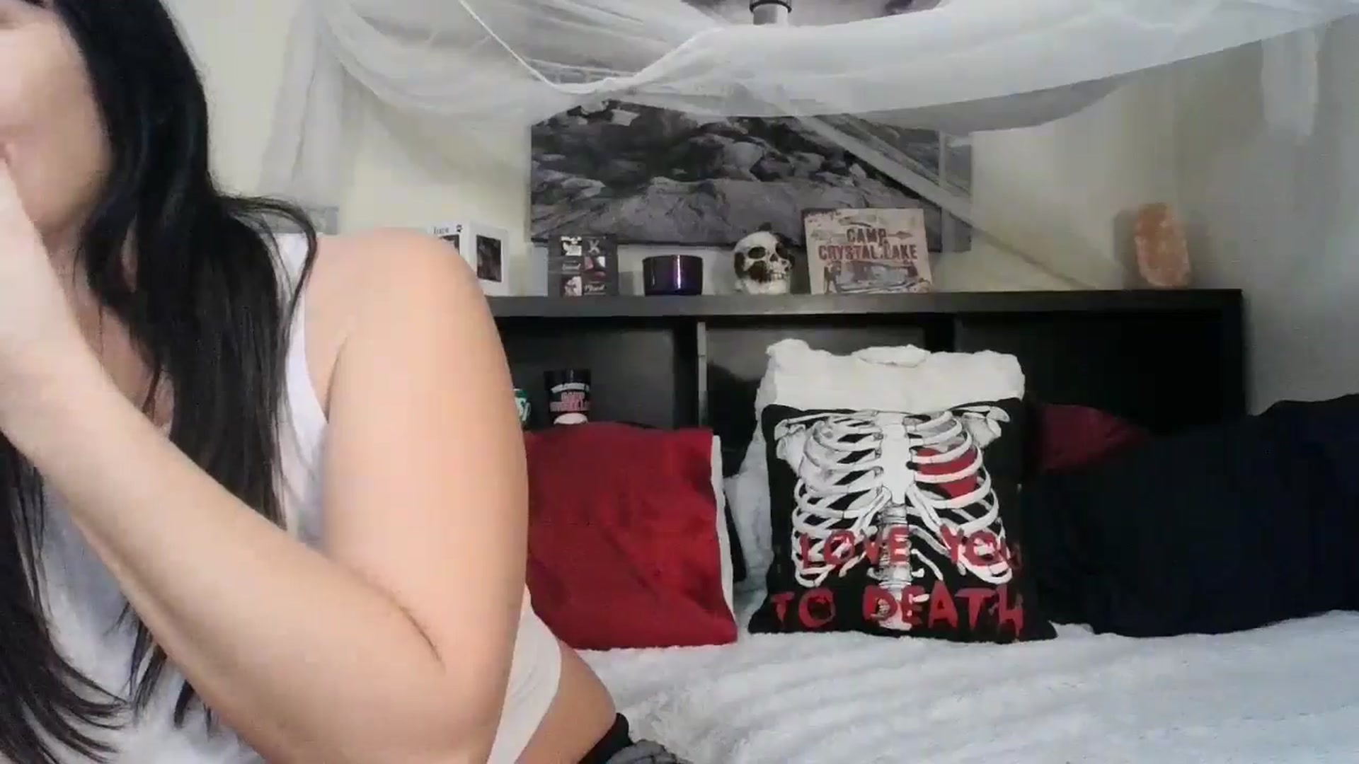 Gallery image thumbnail from CrystalLake's myfreecams stream on, 06/22/2024, 08:31 image 7 of 20