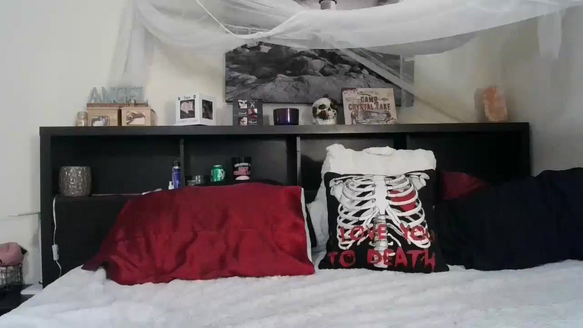 Gallery image thumbnail from CrystalLake's myfreecams stream on, 06/22/2024, 08:31 image 16 of 20